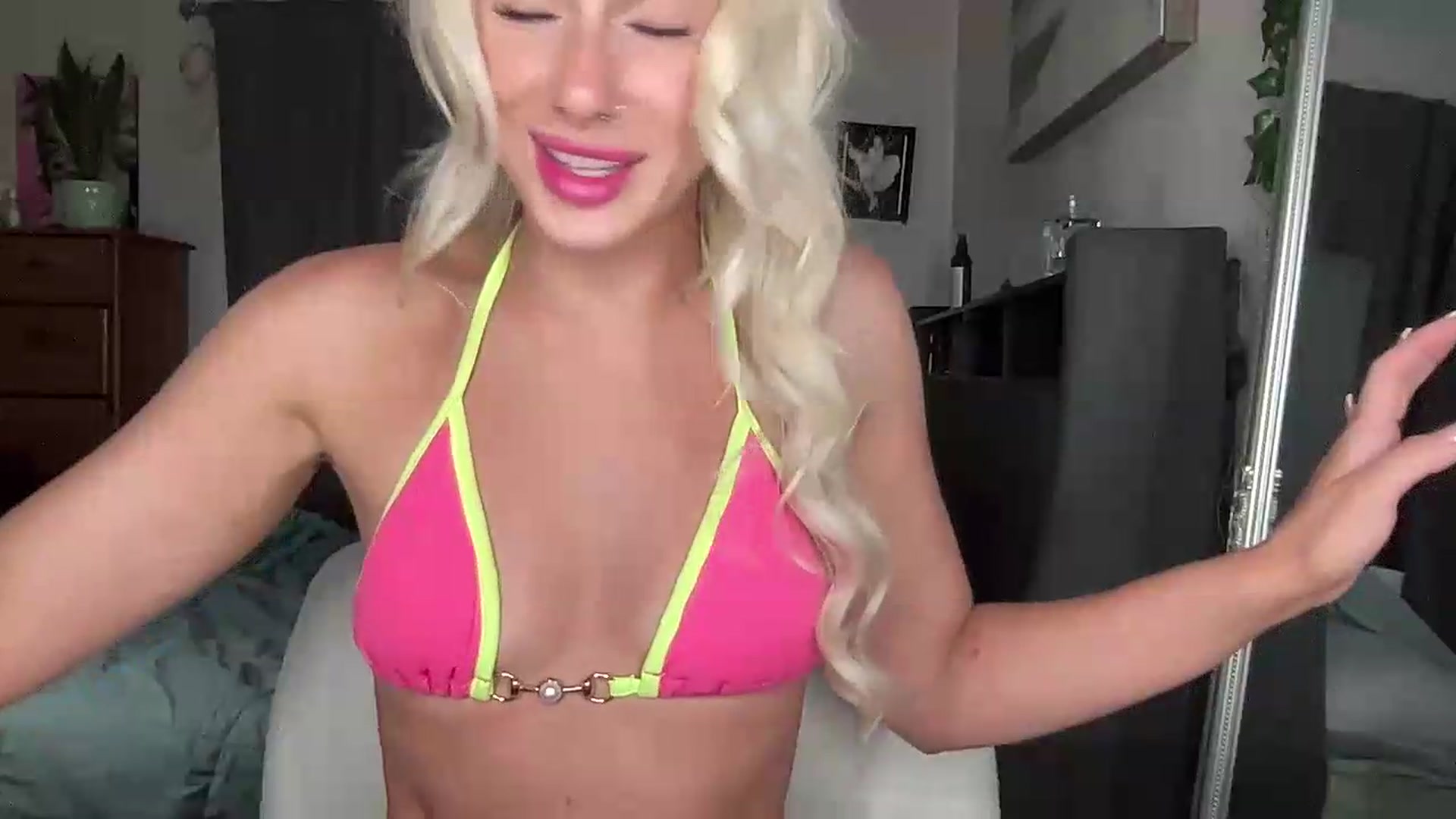 Gallery image thumbnail from kissmykiki's myfreecams stream on, 07/18/2026, 05:52 image 3 of 20