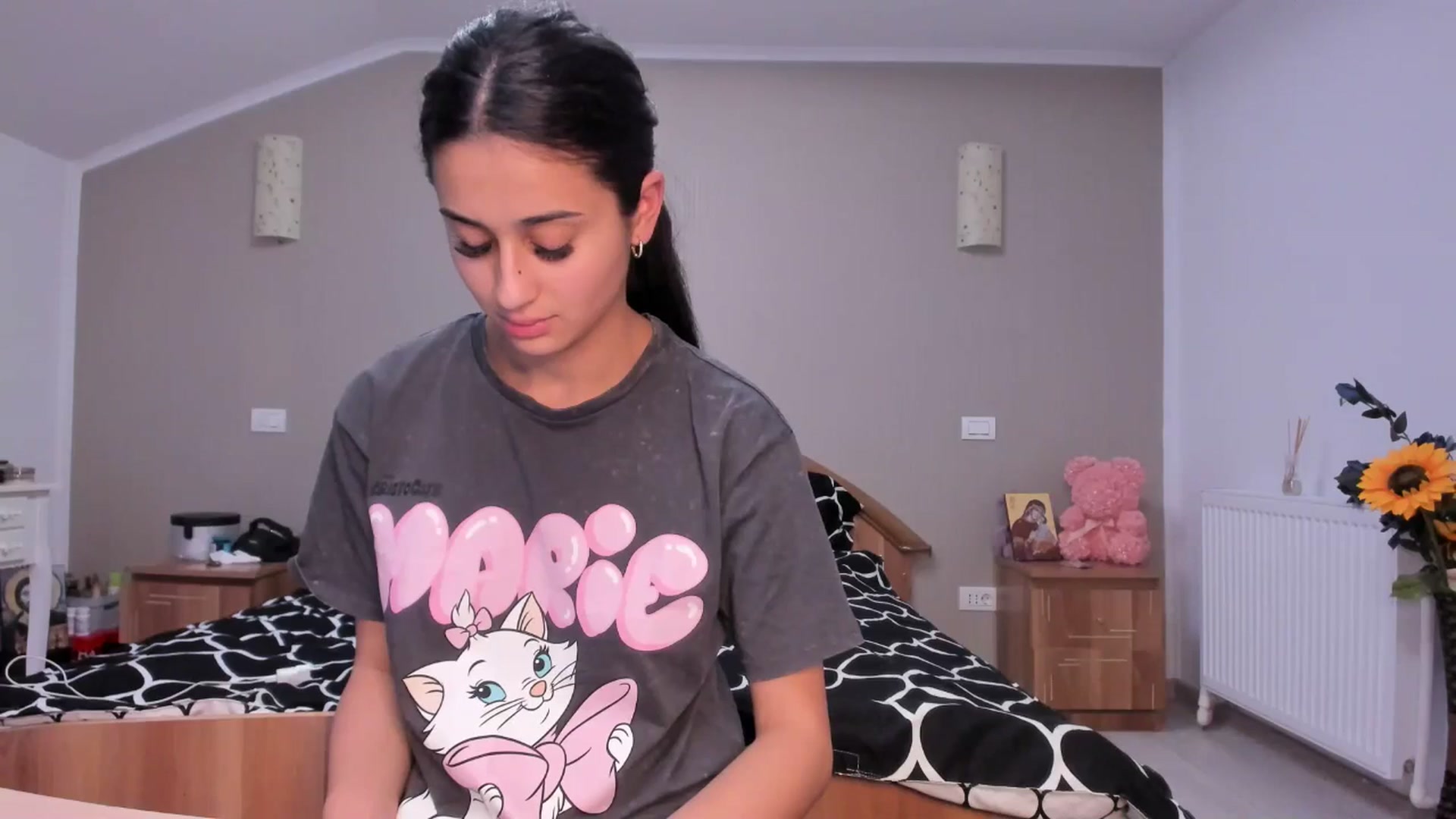 Gallery image thumbnail from kissytease8's myfreecams stream on, 04/20/2025, 22:58 image 16 of 20