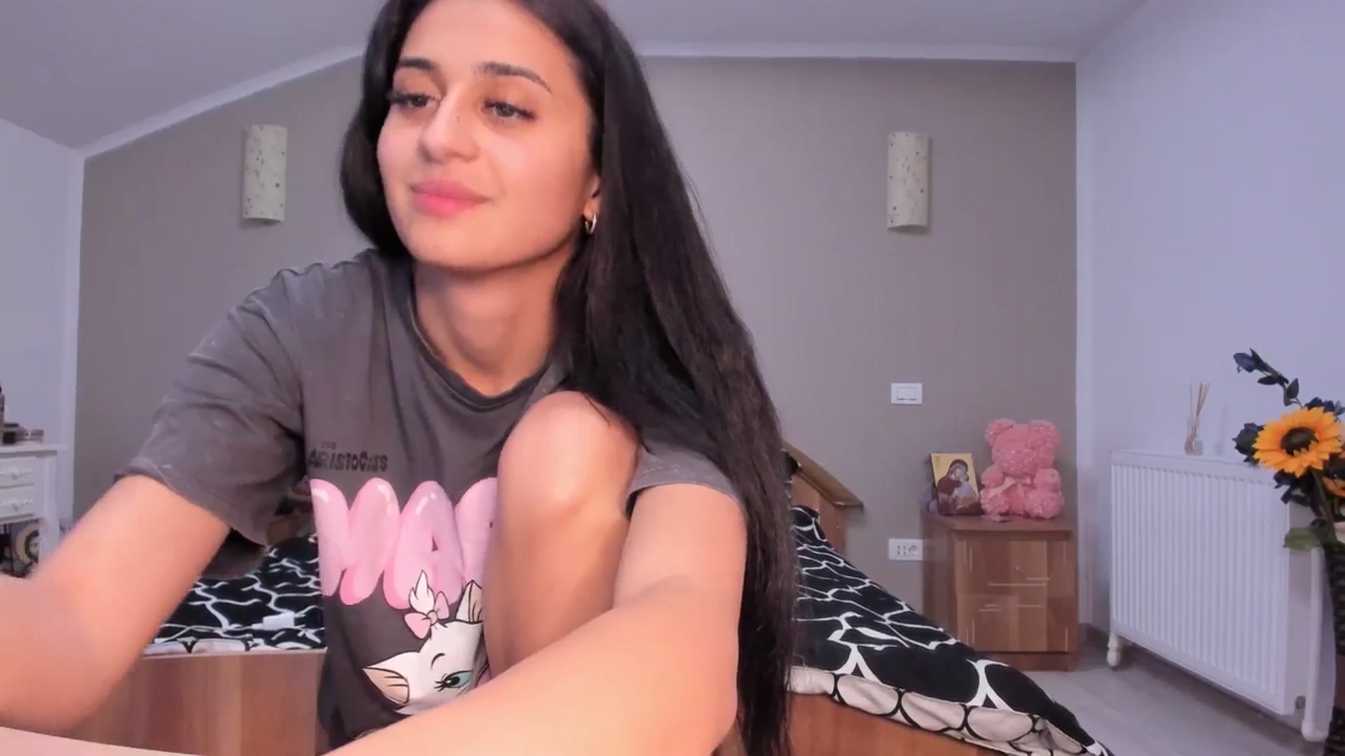 Gallery image thumbnail from kissytease8's myfreecams stream on, 04/20/2025, 22:58 image 3 of 20
