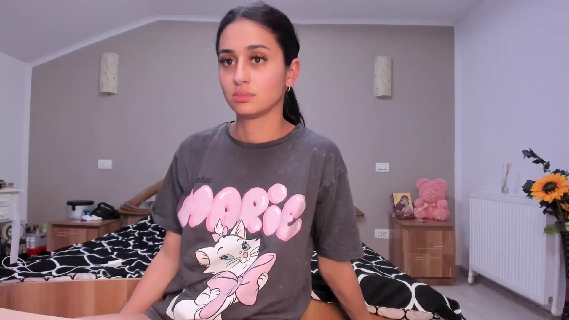 Gallery image thumbnail from kissytease8's myfreecams stream on, 04/20/2025, 22:58 image 19 of 20