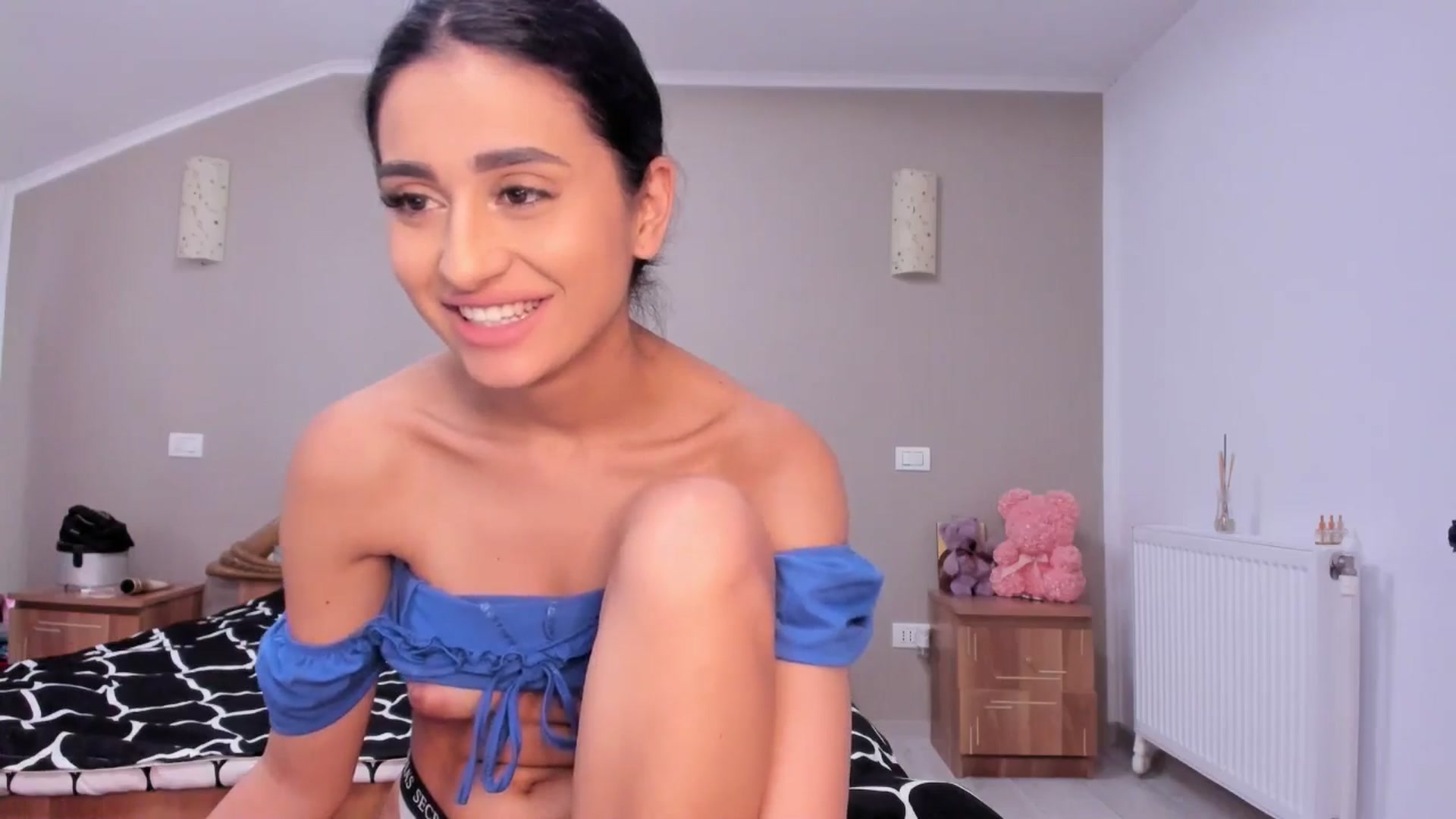 Gallery image thumbnail from kissytease8's myfreecams stream on, 05/06/2025, 13:29 image 8 of 20