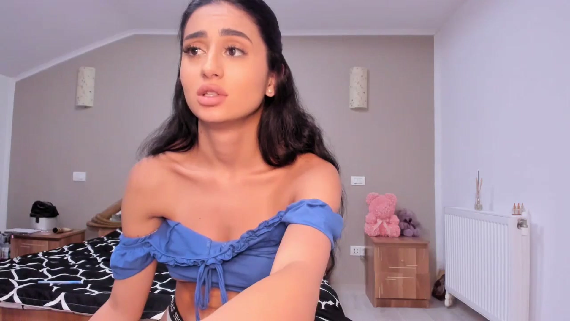 Gallery image thumbnail from kissytease8's myfreecams stream on, 05/06/2025, 17:16 image 4 of 20