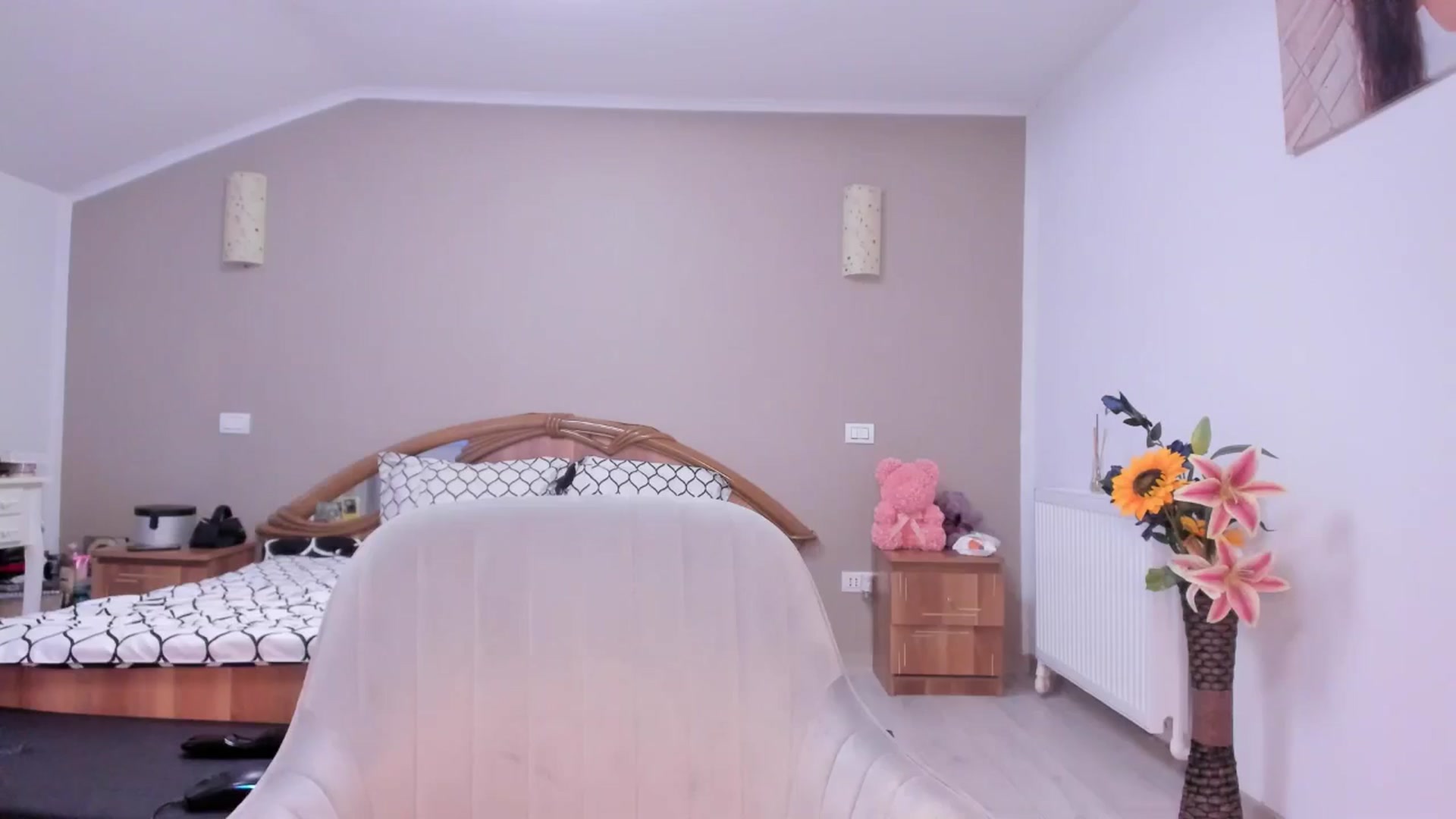 Gallery image thumbnail from kissytease8's myfreecams stream on, 05/12/2025, 22:46 image 10 of 20