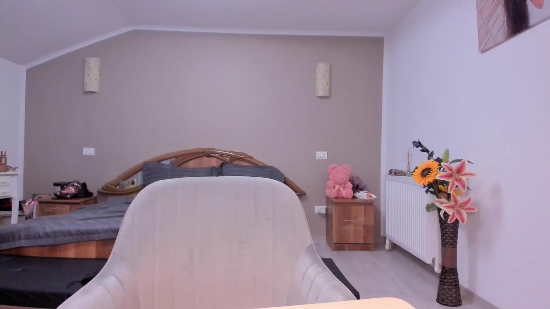 Gallery image thumbnail from kissytease8's myfreecams stream on, 05/15/2025, 24:53 image 19 of 20