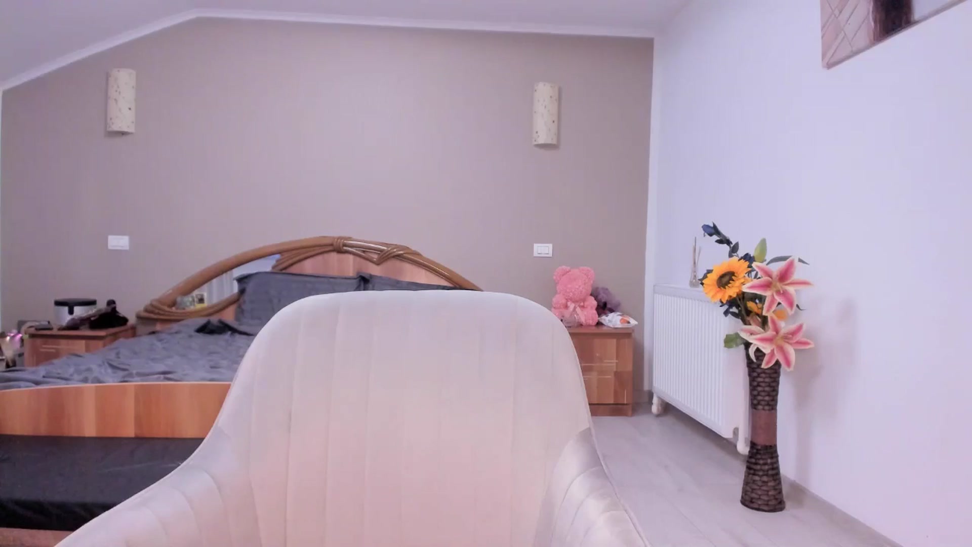 Gallery image thumbnail from kissytease8's myfreecams stream on, 05/16/2025, 24:14 image 16 of 20