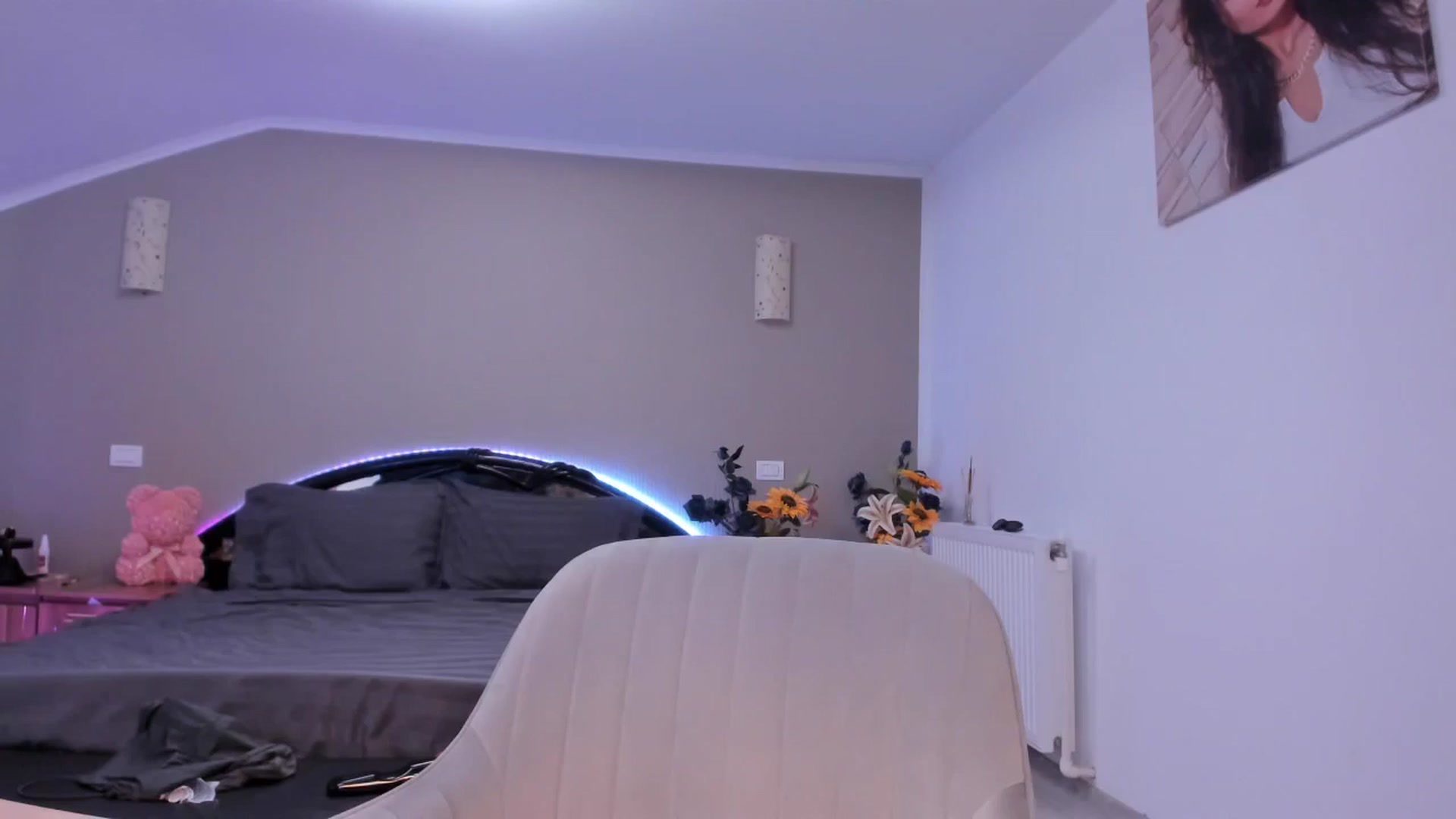 Gallery image thumbnail from kissytease8's myfreecams stream on, 07/10/2025, 12:28 image 8 of 20