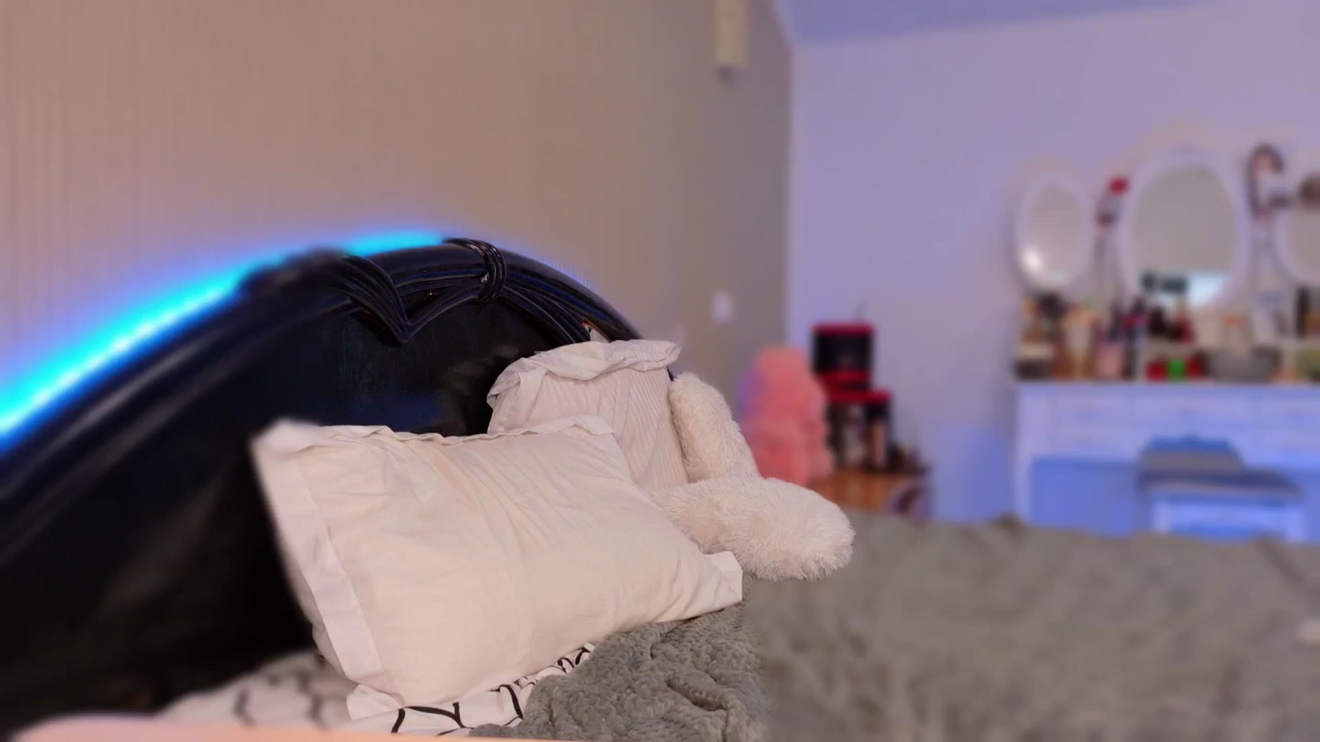 Gallery image thumbnail from kissytease8's myfreecams stream on, 09/27/2025, 12:13 image 15 of 20