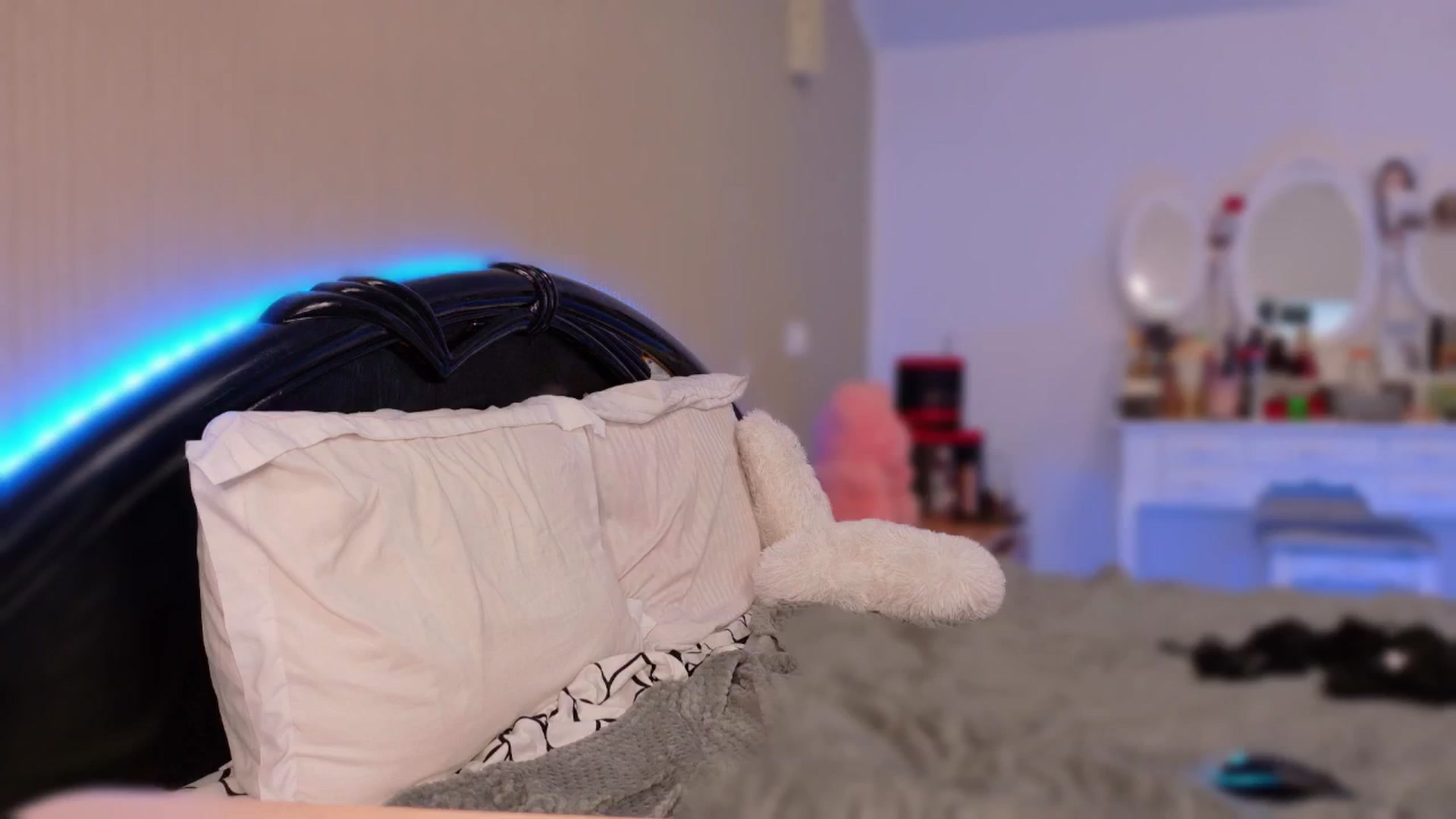 Gallery image thumbnail from kissytease8's myfreecams stream on, 09/27/2025, 13:53 image 10 of 20