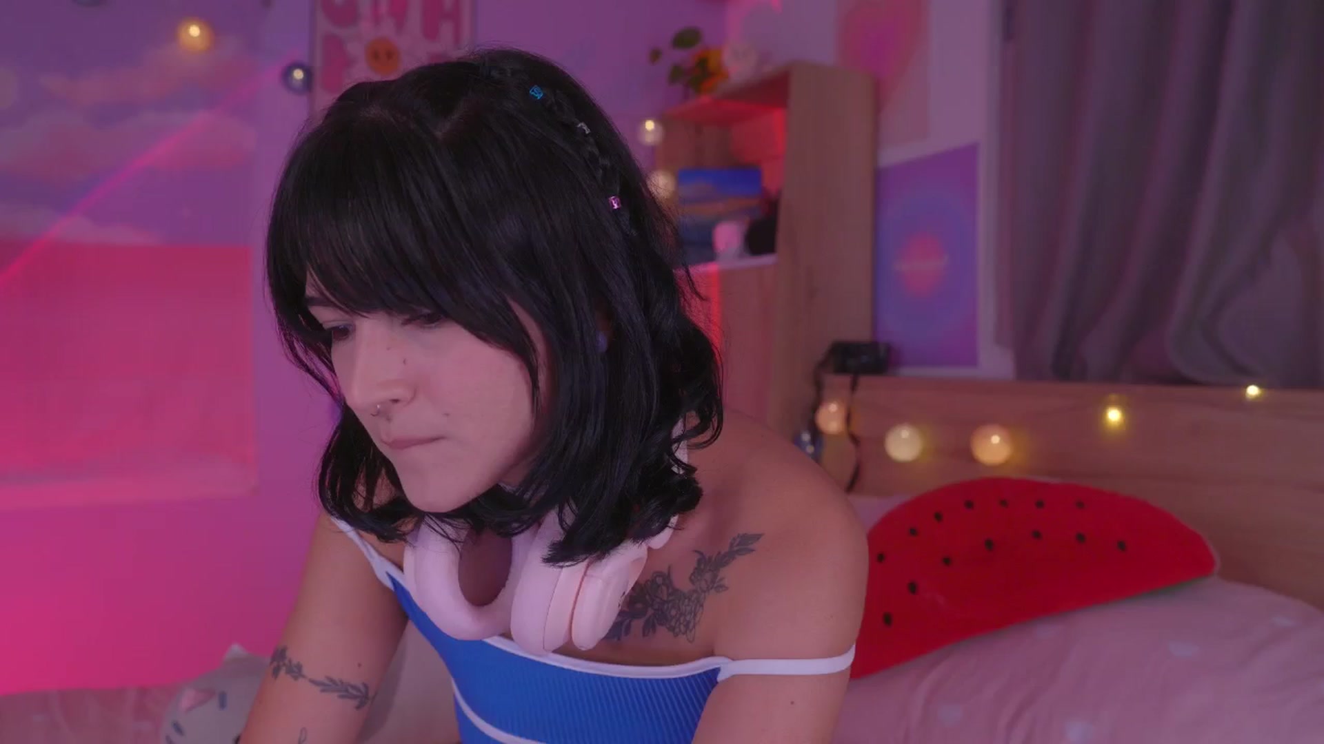 Gallery image thumbnail from kittennmoon's myfreecams stream on, 07/29/2024, 05:02 image 17 of 20