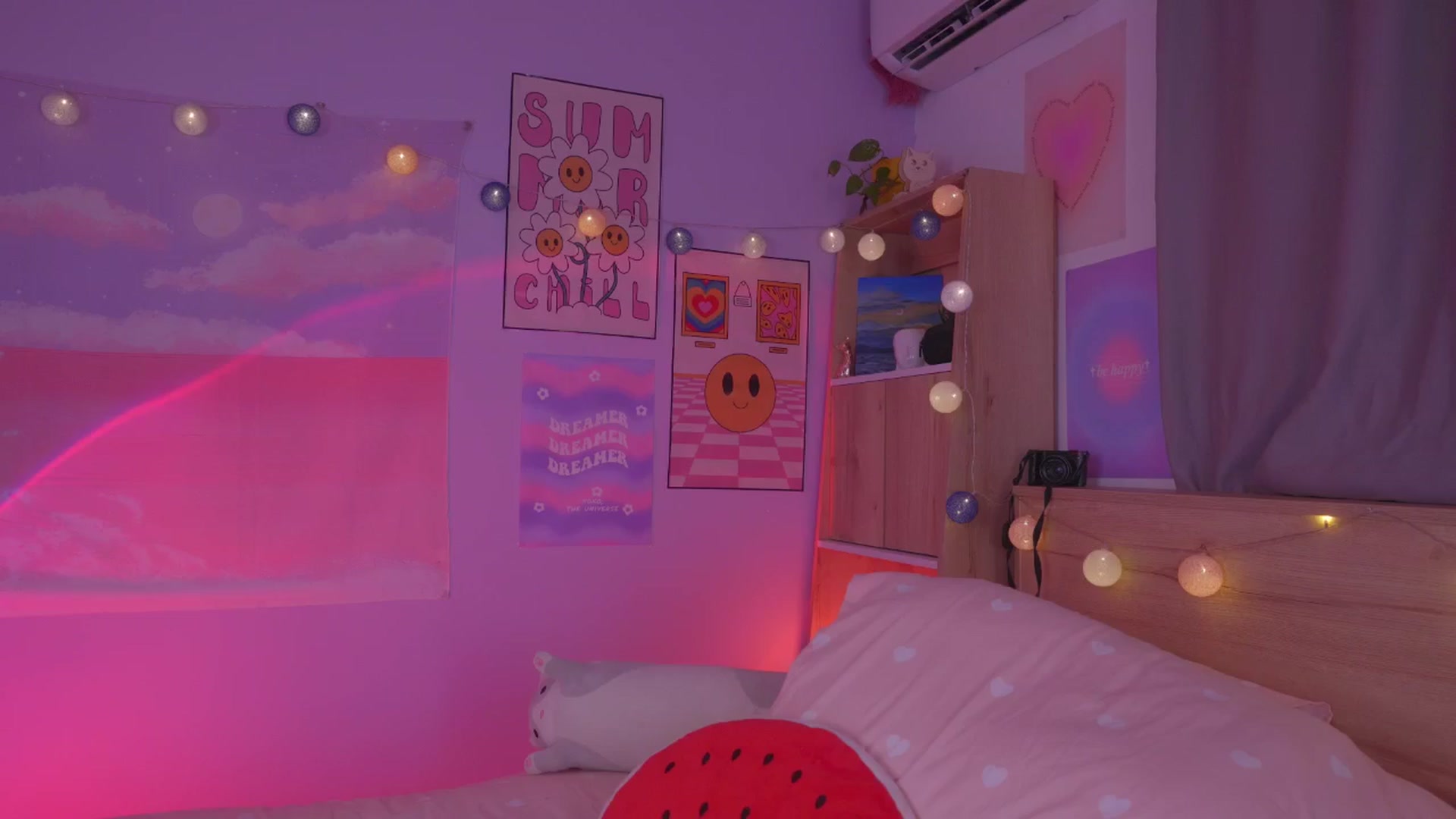 Gallery image thumbnail from kittennmoon's myfreecams stream on, 07/31/2024, 24:01 image 15 of 20