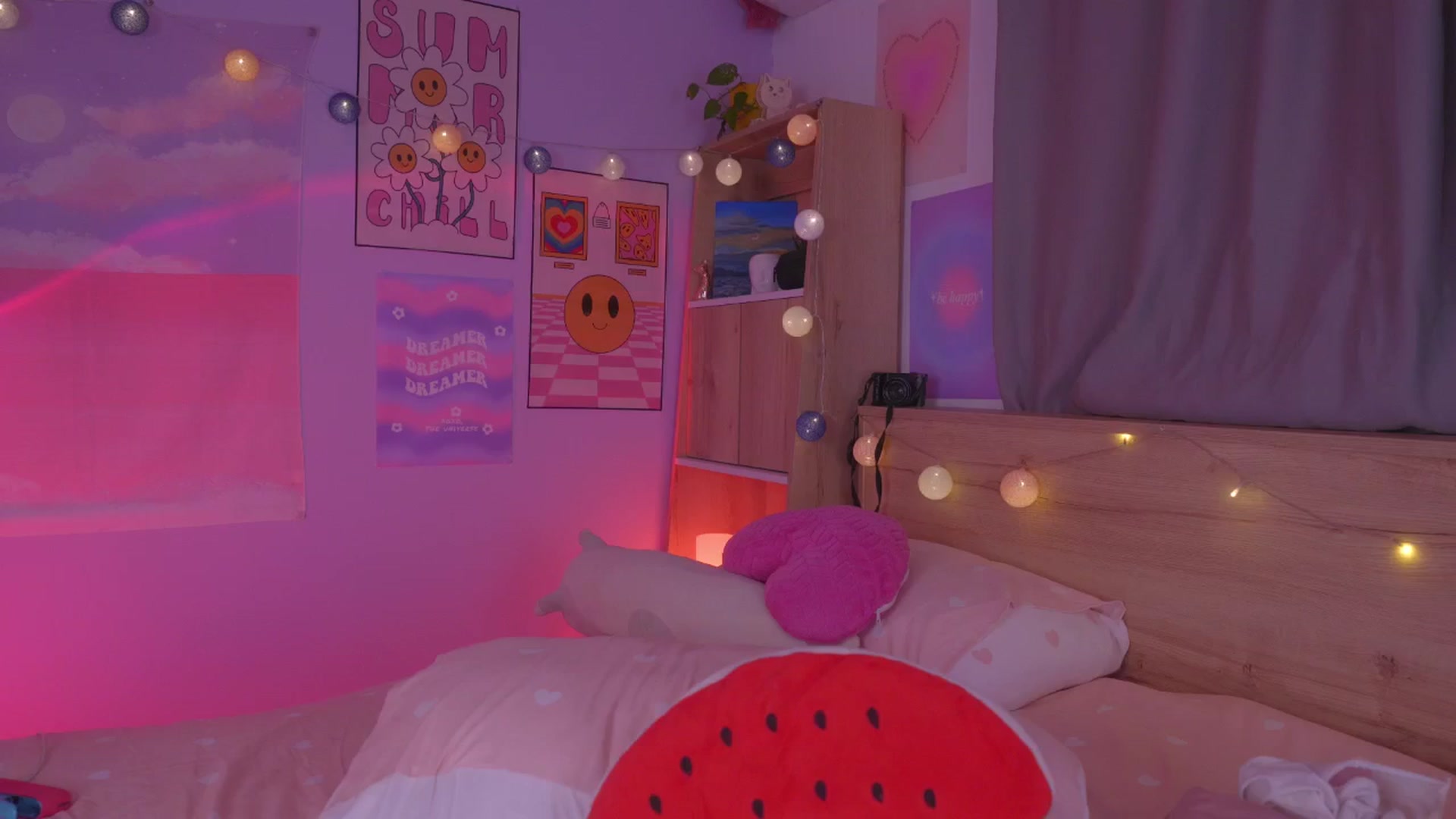 Gallery image thumbnail from kittennmoon's myfreecams stream on, 07/31/2024, 04:04 image 10 of 20