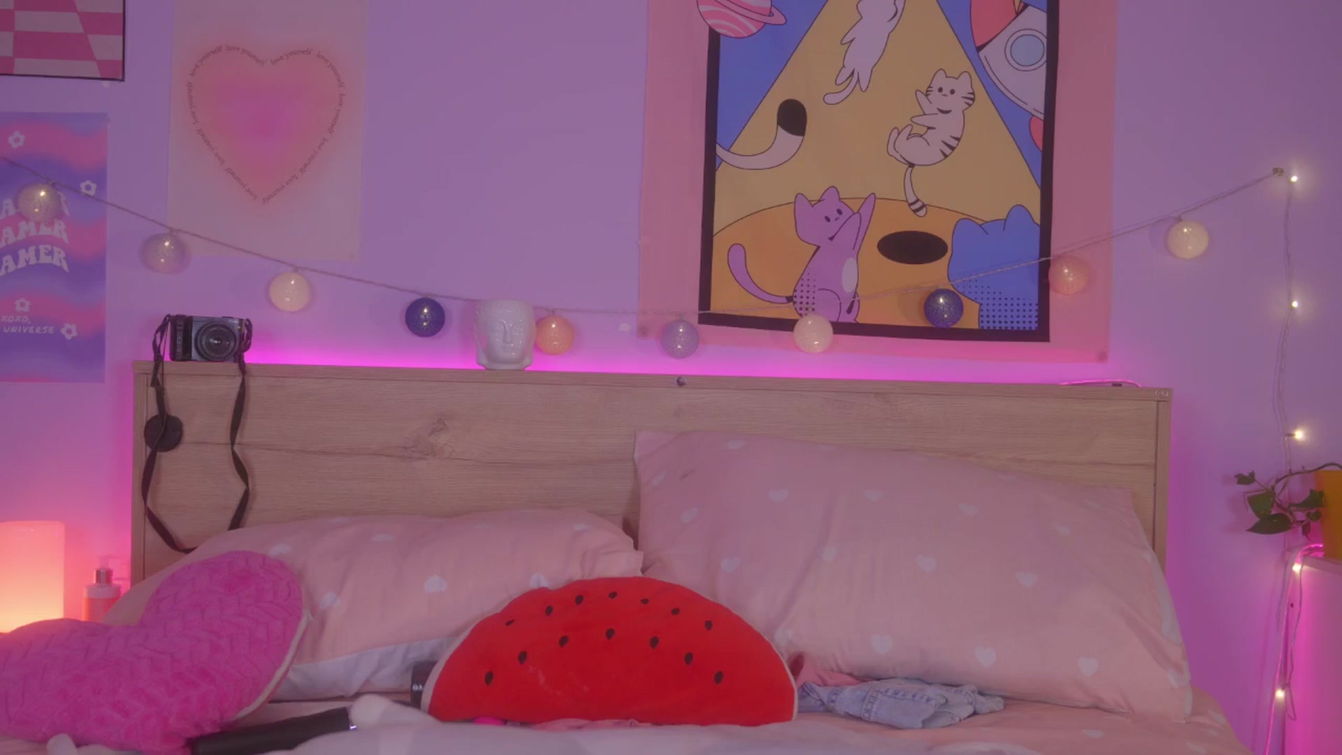 Gallery image thumbnail from kittennmoon's myfreecams stream on, 08/26/2024, 07:51 image 11 of 20