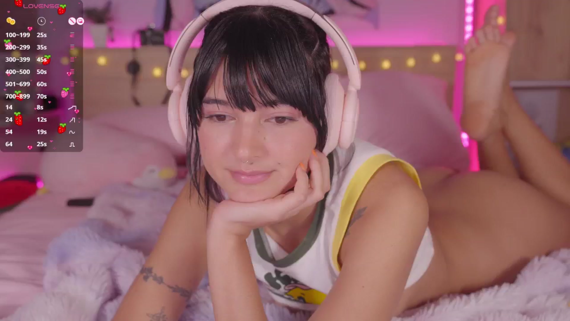 Gallery image thumbnail from kittennmoon's myfreecams stream on, 12/14/2024, 07:51 image 6 of 20