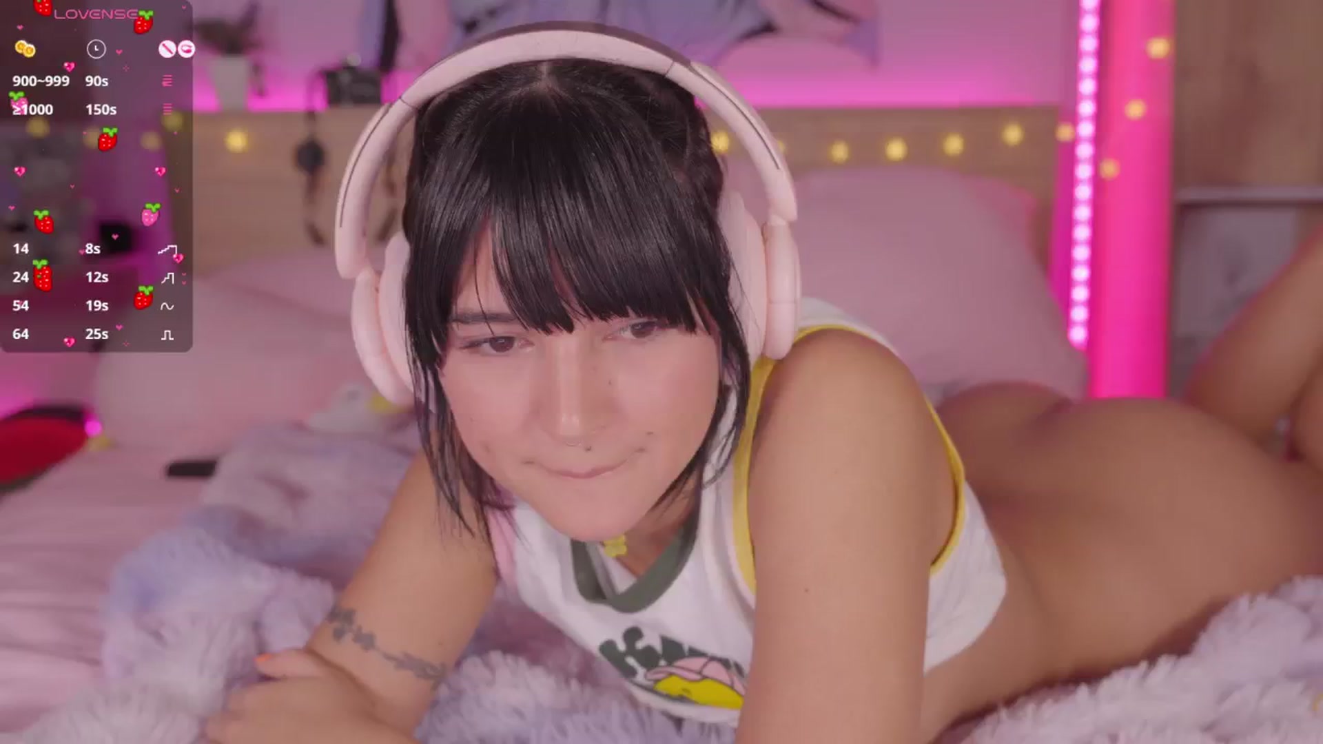 Gallery image thumbnail from kittennmoon's myfreecams stream on, 12/14/2024, 07:51 image 8 of 20
