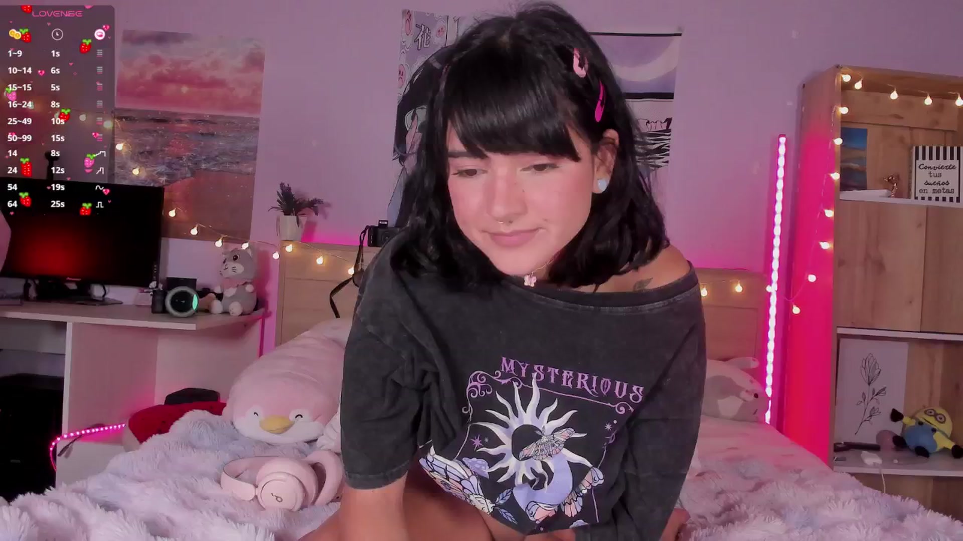 Gallery image thumbnail from kittennmoon's myfreecams stream on, 12/18/2024, 07:10 image 7 of 20