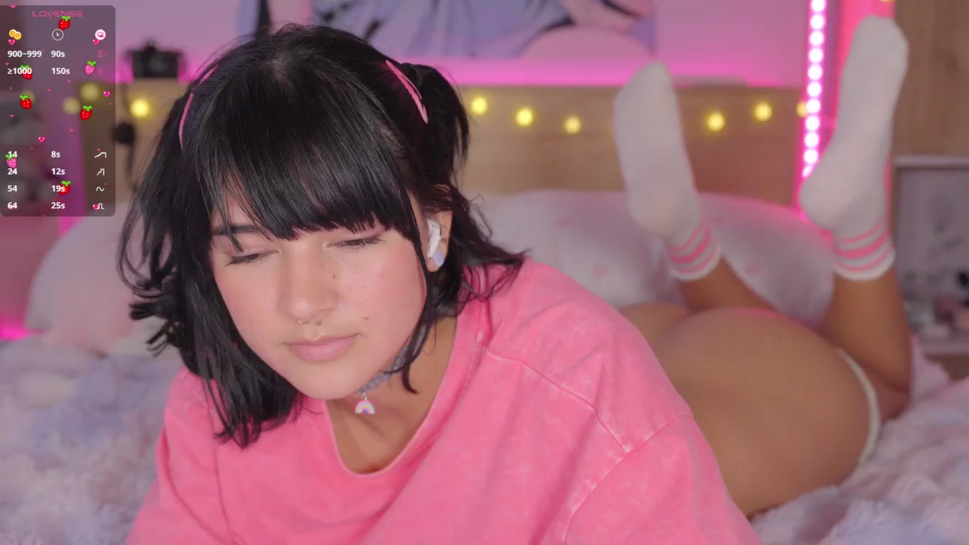 Gallery image thumbnail from kittennmoon's myfreecams stream on, 12/22/2024, 20:19 image 2 of 20