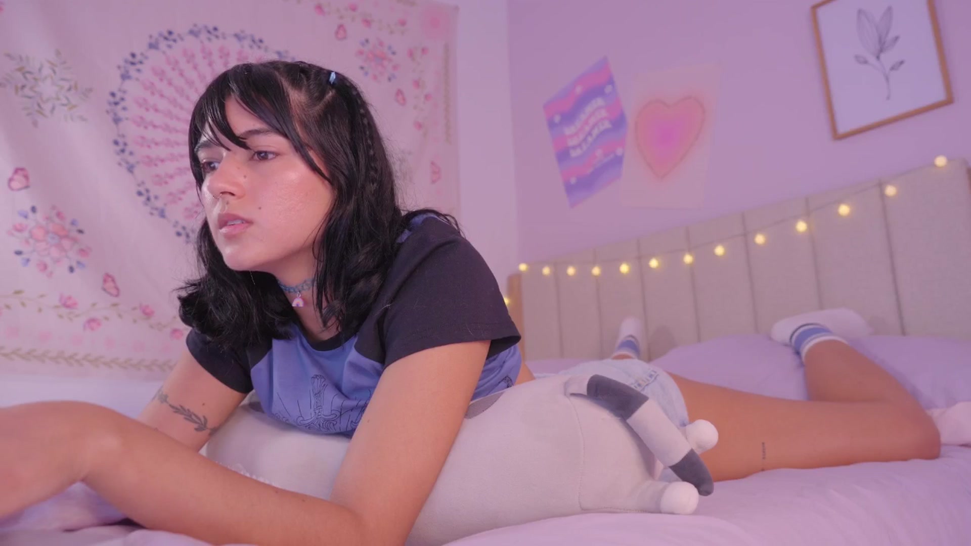 Gallery image thumbnail from kittennmoon's myfreecams stream on, 03/05/2025, 15:17 image 20 of 20