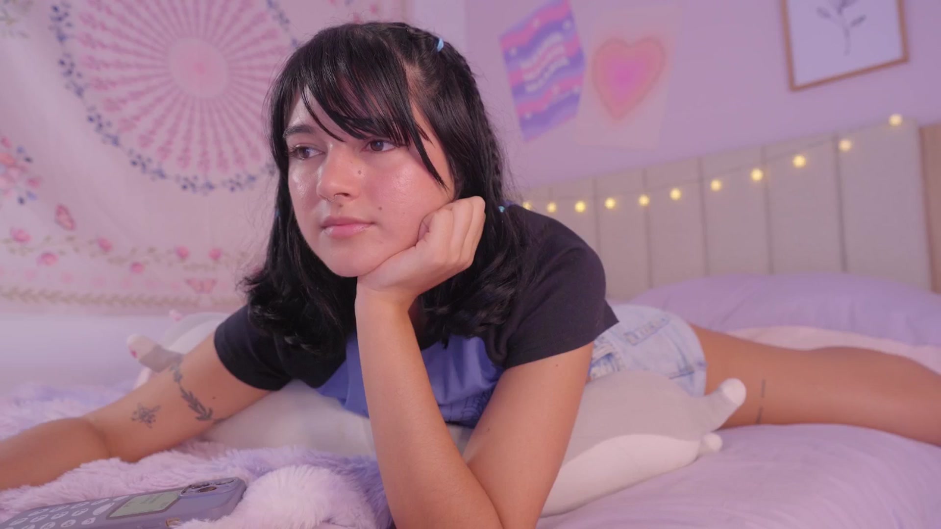 Gallery image thumbnail from kittennmoon's myfreecams stream on, 03/05/2025, 17:03 image 16 of 20