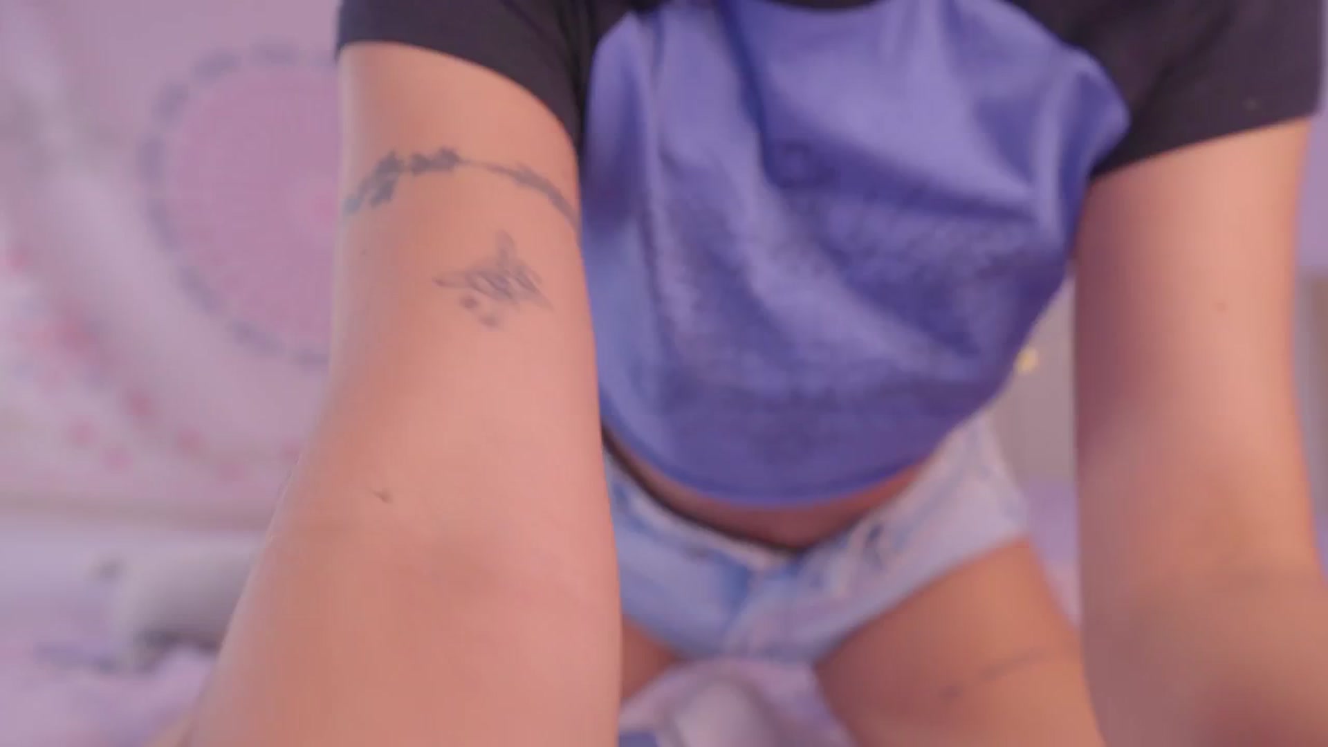 Gallery image thumbnail from kittennmoon's myfreecams stream on, 03/05/2025, 17:03 image 1 of 20