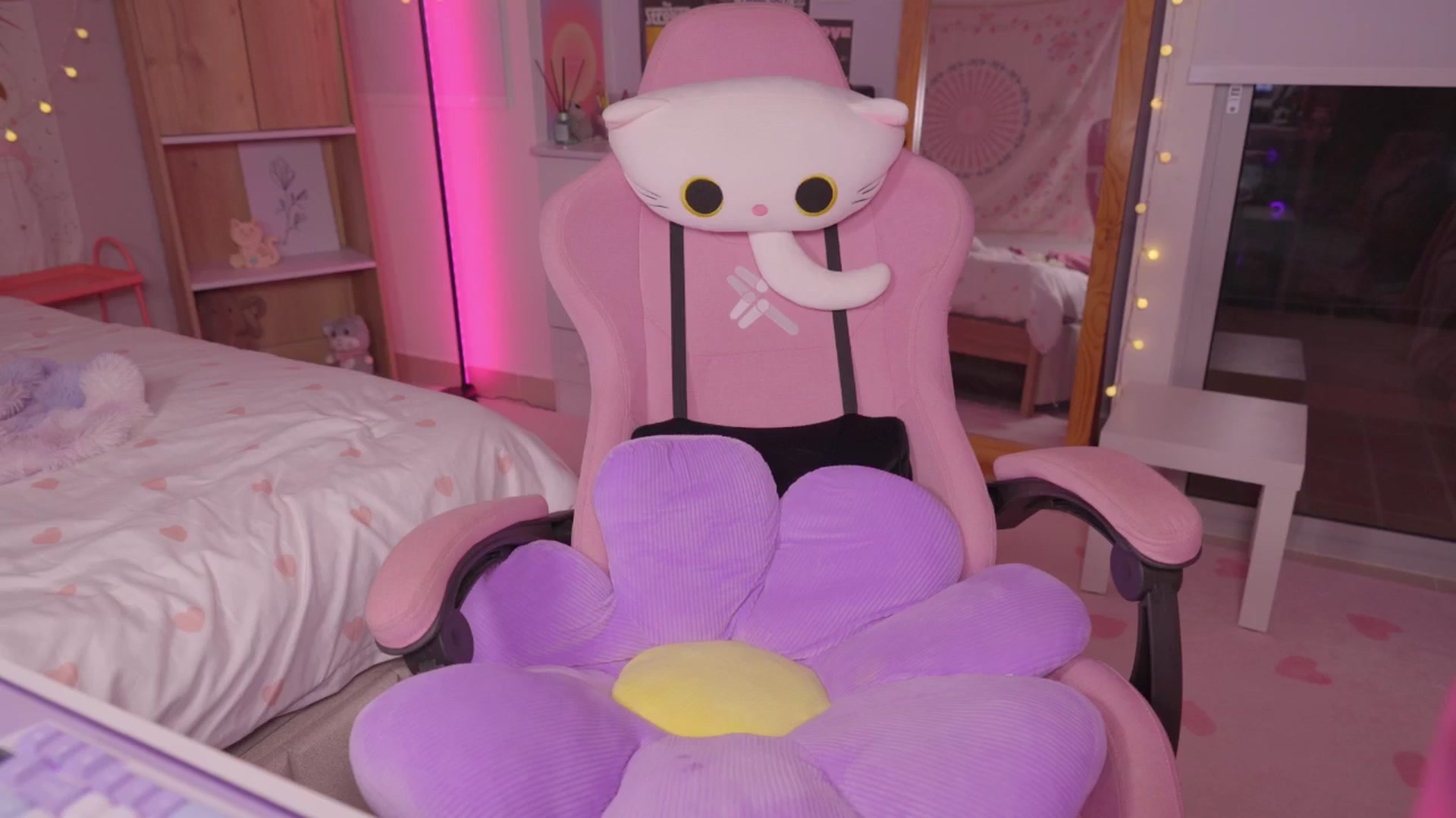 Gallery image thumbnail from kittennmoon's myfreecams stream on, 03/18/2025, 06:08 image 6 of 20