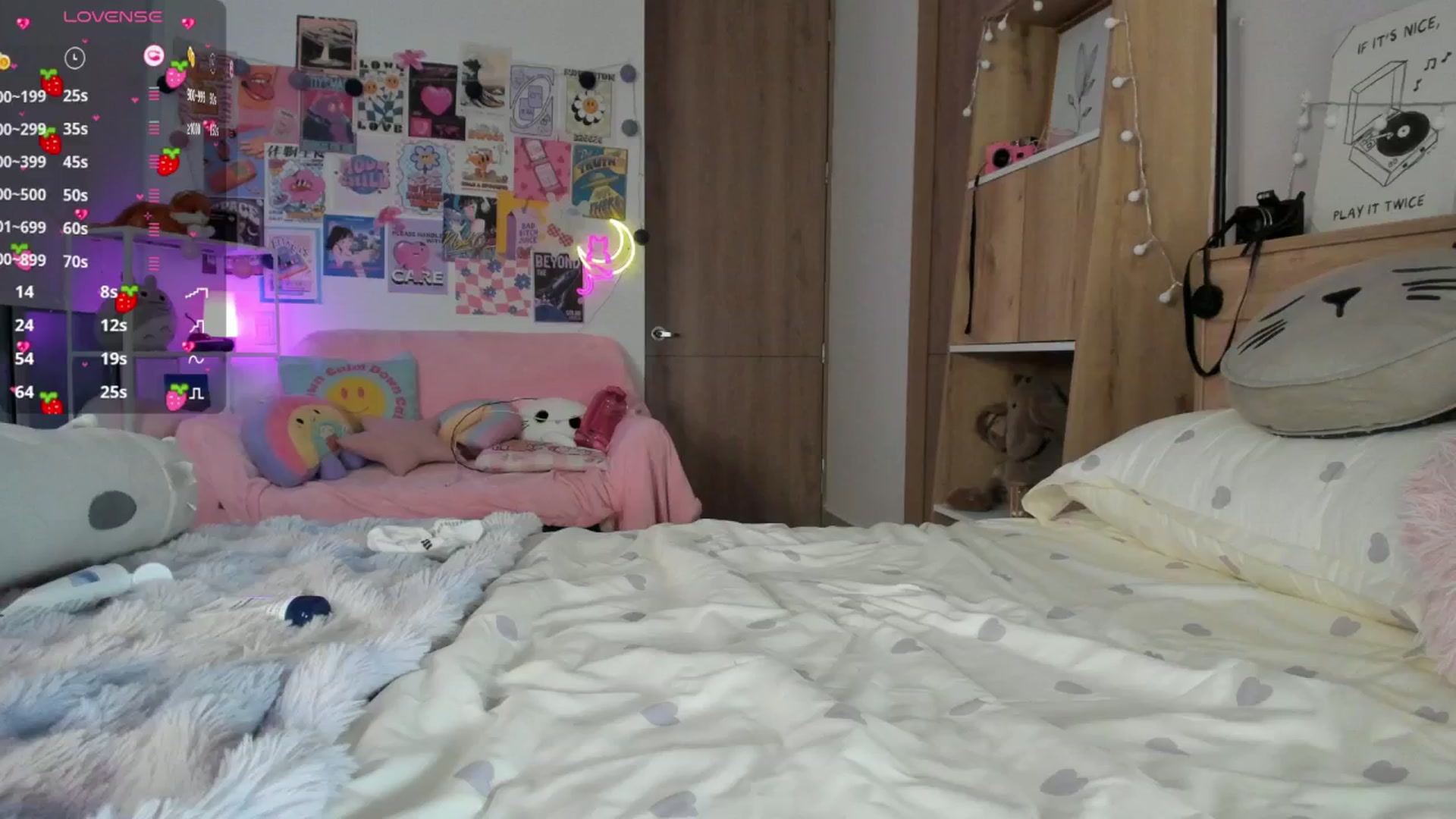 Gallery image thumbnail from kittennmoon's myfreecams stream on, 05/26/2025, 24:02 image 13 of 20