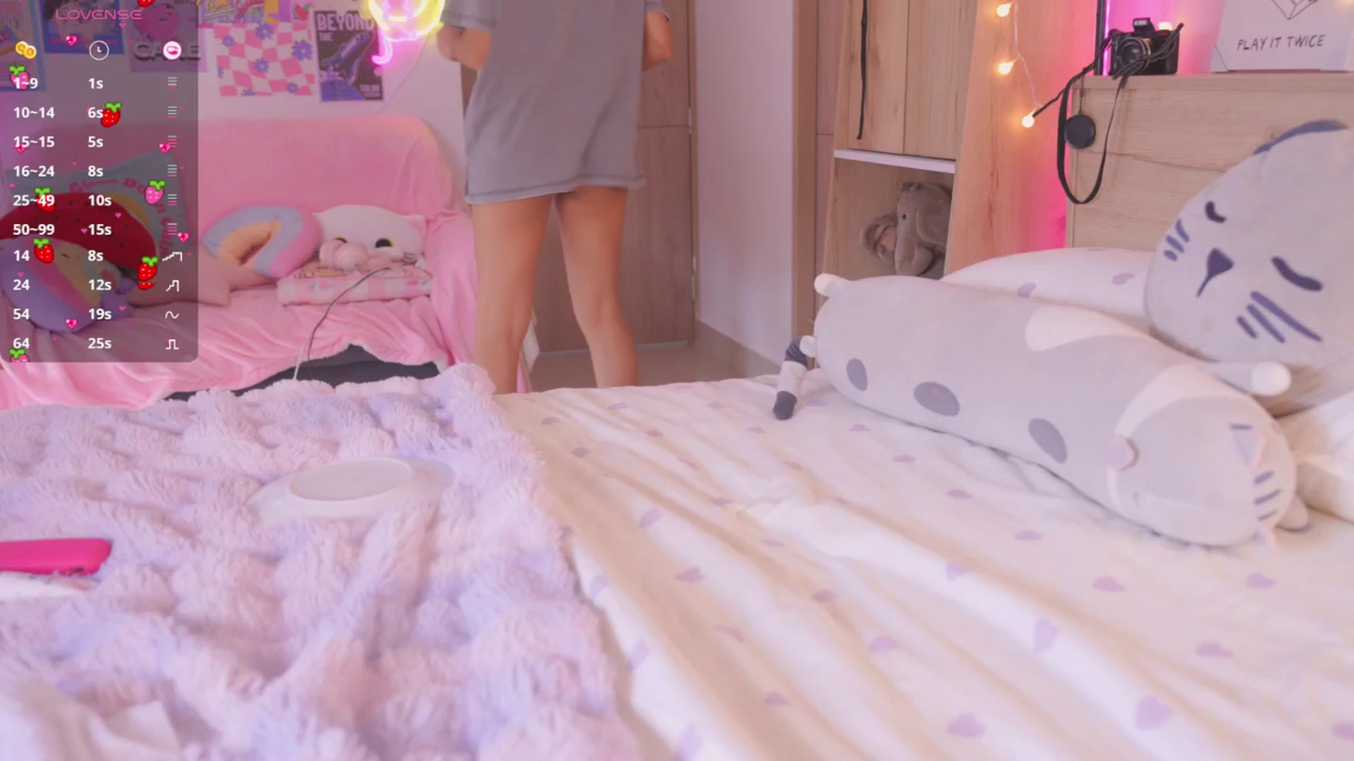 Gallery image thumbnail from kittennmoon's myfreecams stream on, 06/19/2025, 17:00 image 18 of 20