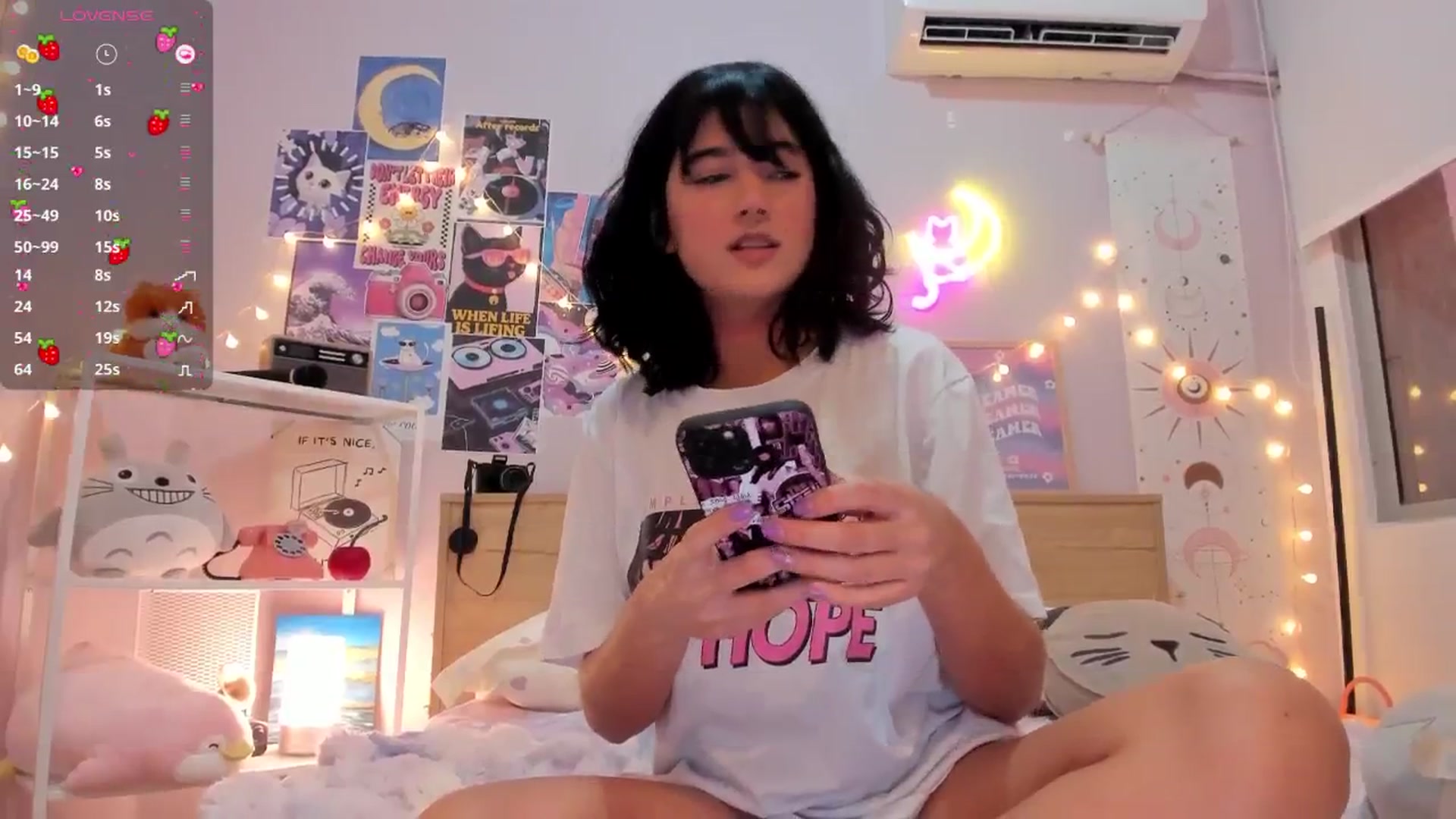 Gallery image thumbnail from kittennmoon's myfreecams stream on, 08/18/2025, 24:13 image 6 of 20