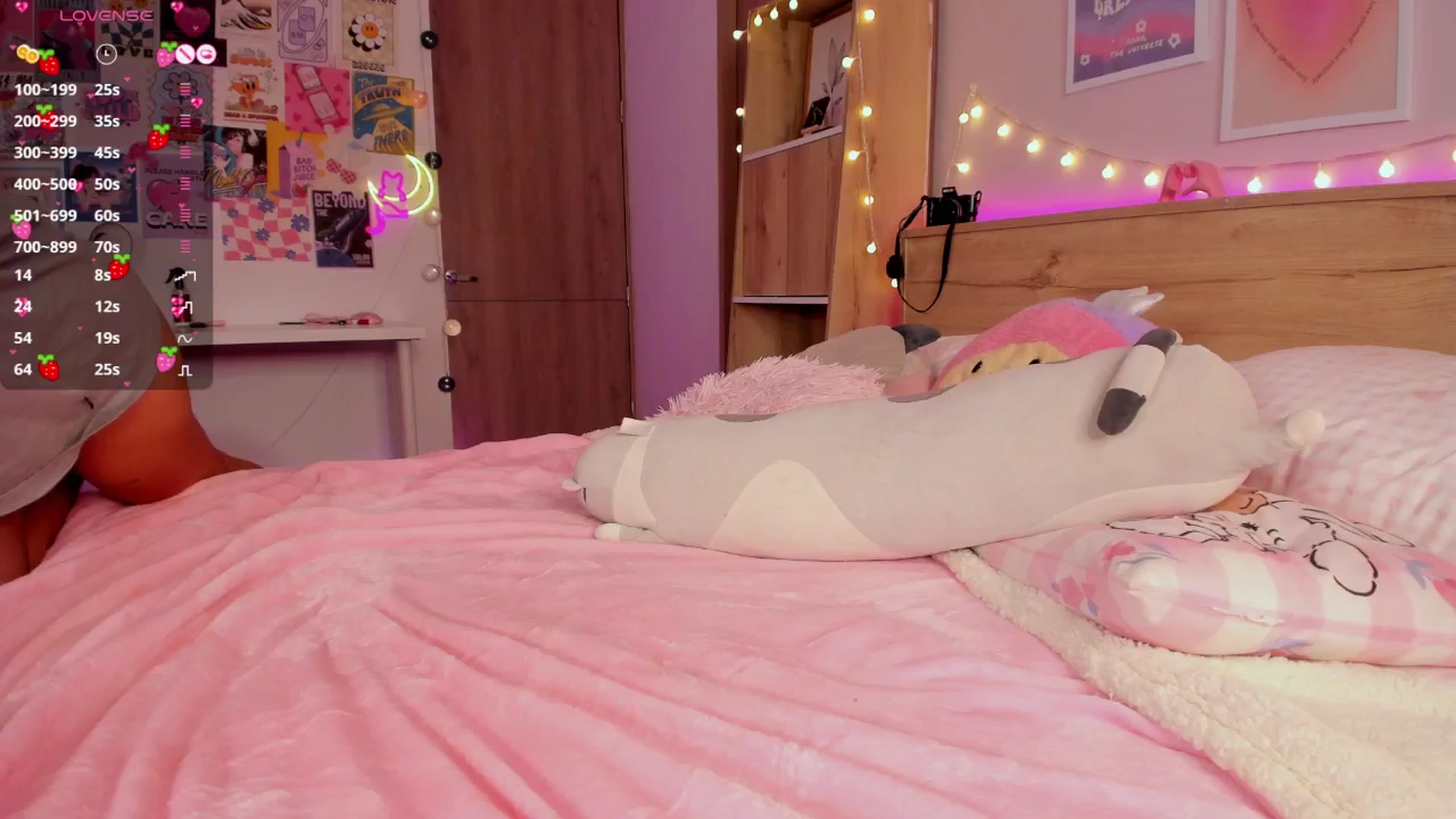 Gallery image thumbnail from kittennmoon's myfreecams stream on, 09/29/2025, 24:01 image 10 of 20
