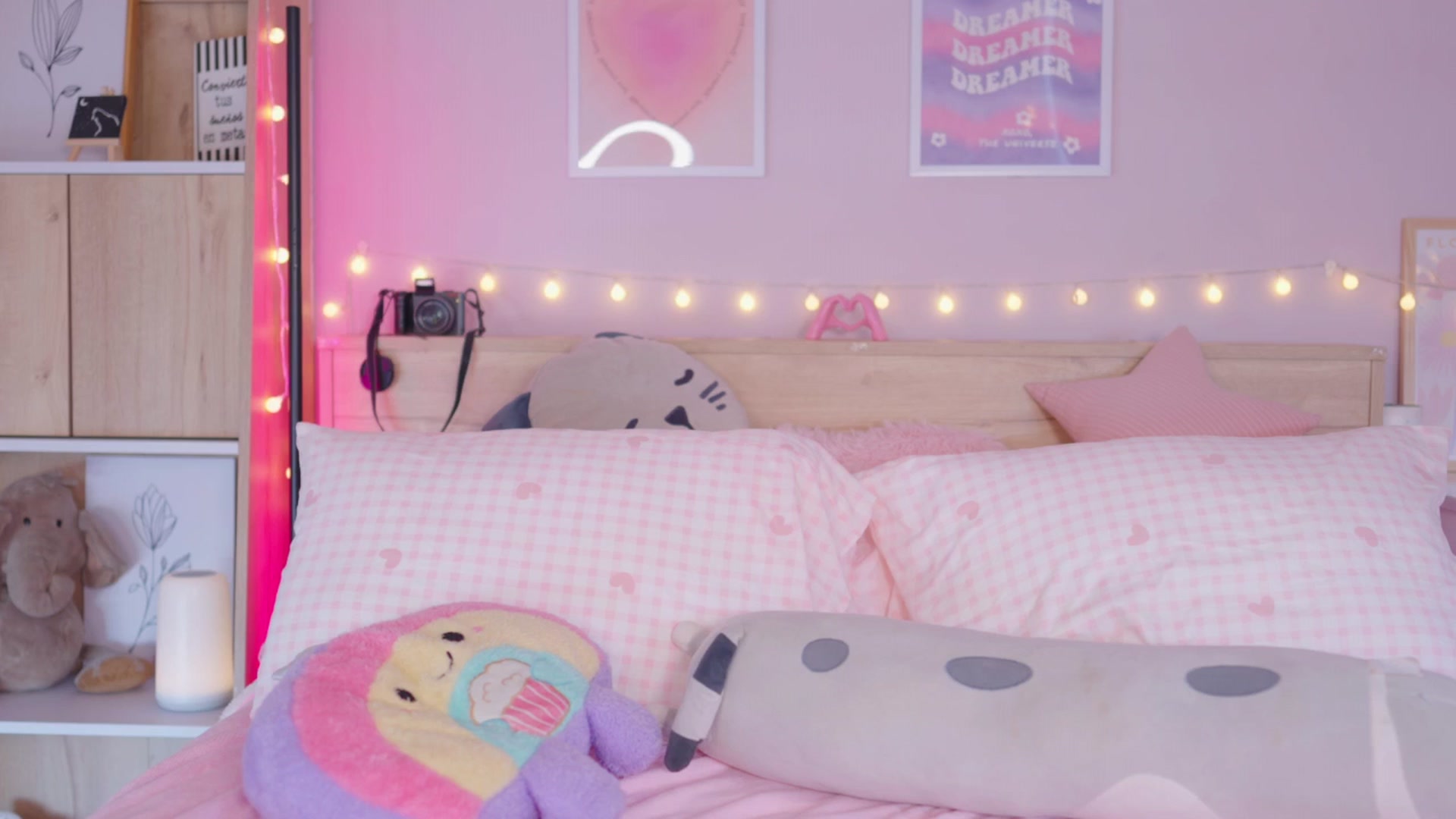 Gallery image thumbnail from kittennmoon's myfreecams stream on, 11/09/2025, 20:04 image 10 of 20
