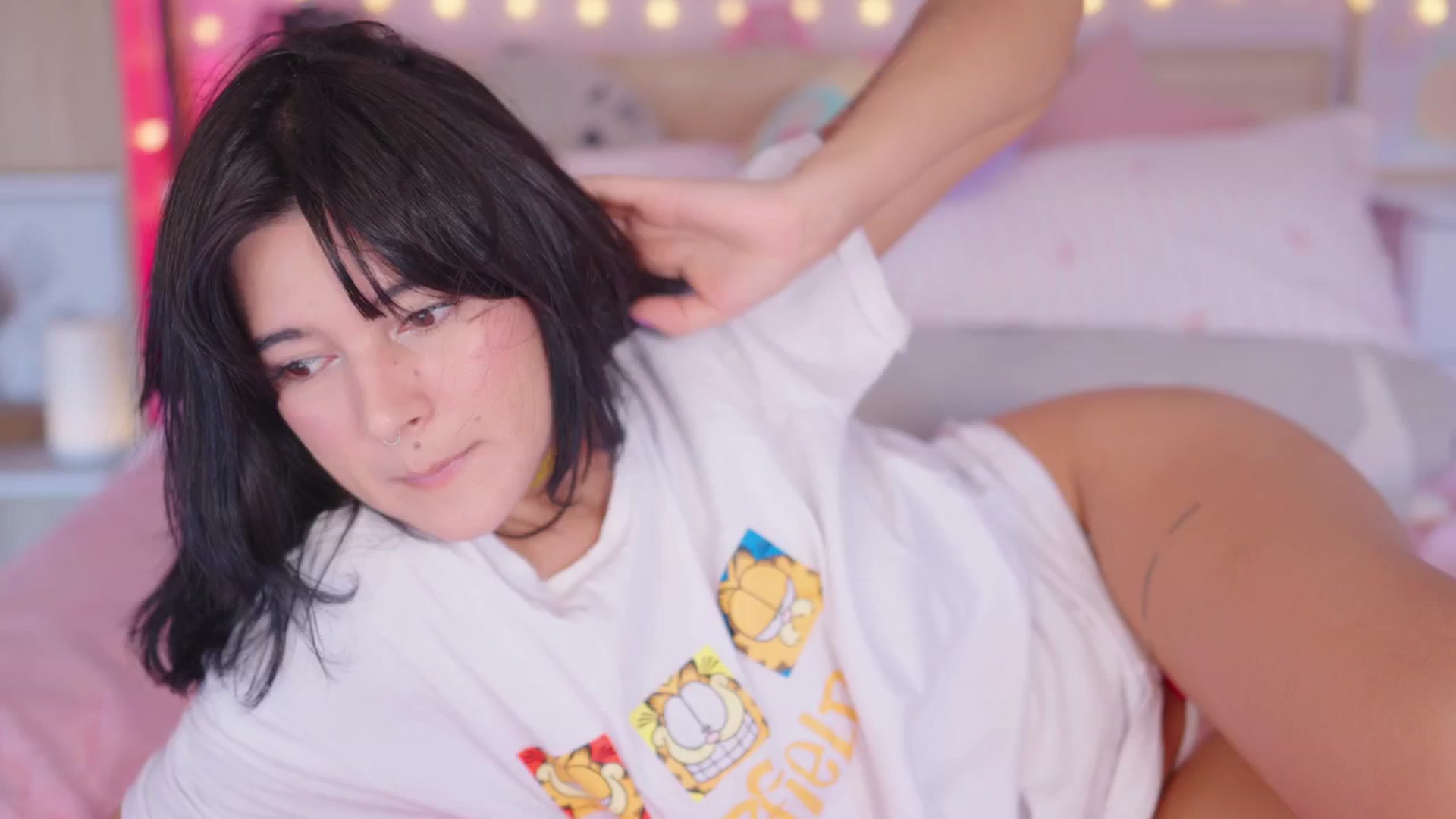 Gallery image thumbnail from kittennmoon's myfreecams stream on, 11/09/2025, 20:04 image 2 of 20