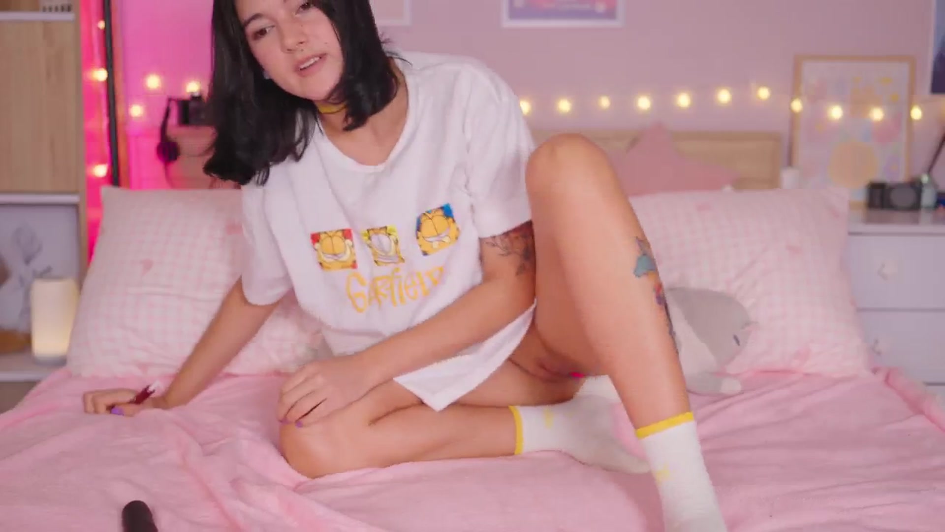 Gallery image thumbnail from kittennmoon's myfreecams stream on, 11/09/2025, 23:03 image 16 of 20