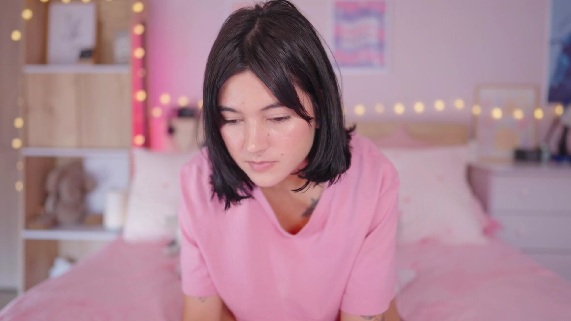 Gallery image thumbnail from kittennmoon's myfreecams stream on, 11/11/2025, 19:59 image 3 of 20