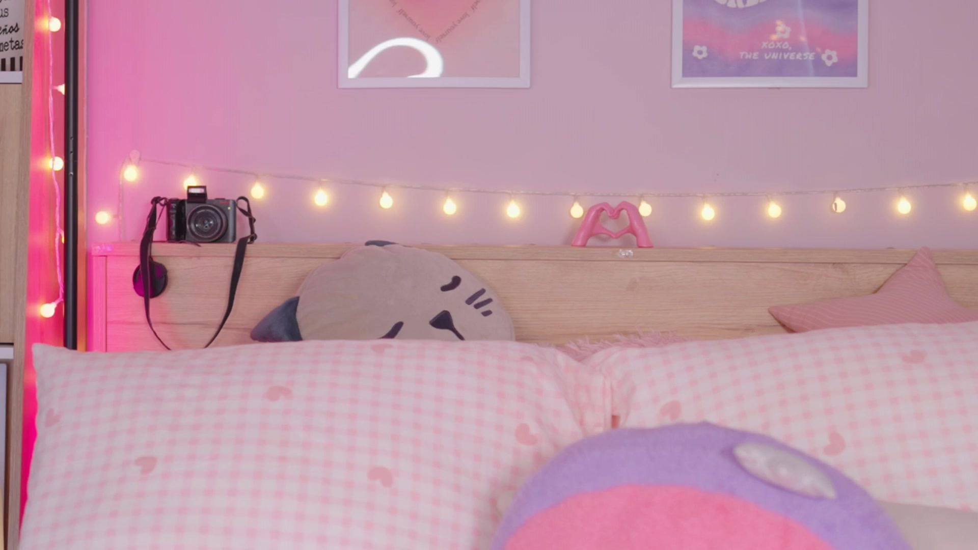 Gallery image thumbnail from kittennmoon's myfreecams stream on, 11/11/2025, 23:03 image 8 of 20