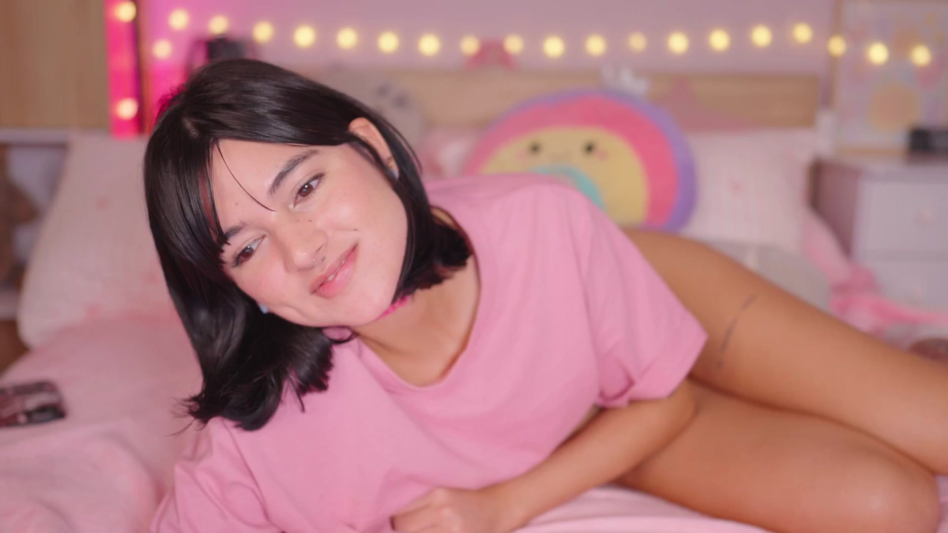 Gallery image thumbnail from kittennmoon's myfreecams stream on, 11/11/2025, 23:33 image 9 of 20