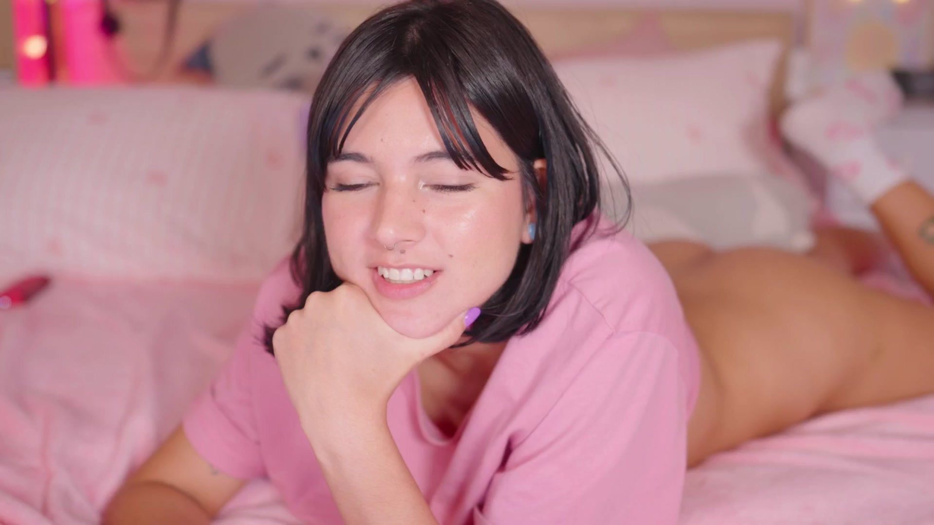Gallery image thumbnail from kittennmoon's myfreecams stream on, 11/12/2025, 01:47 image 14 of 20