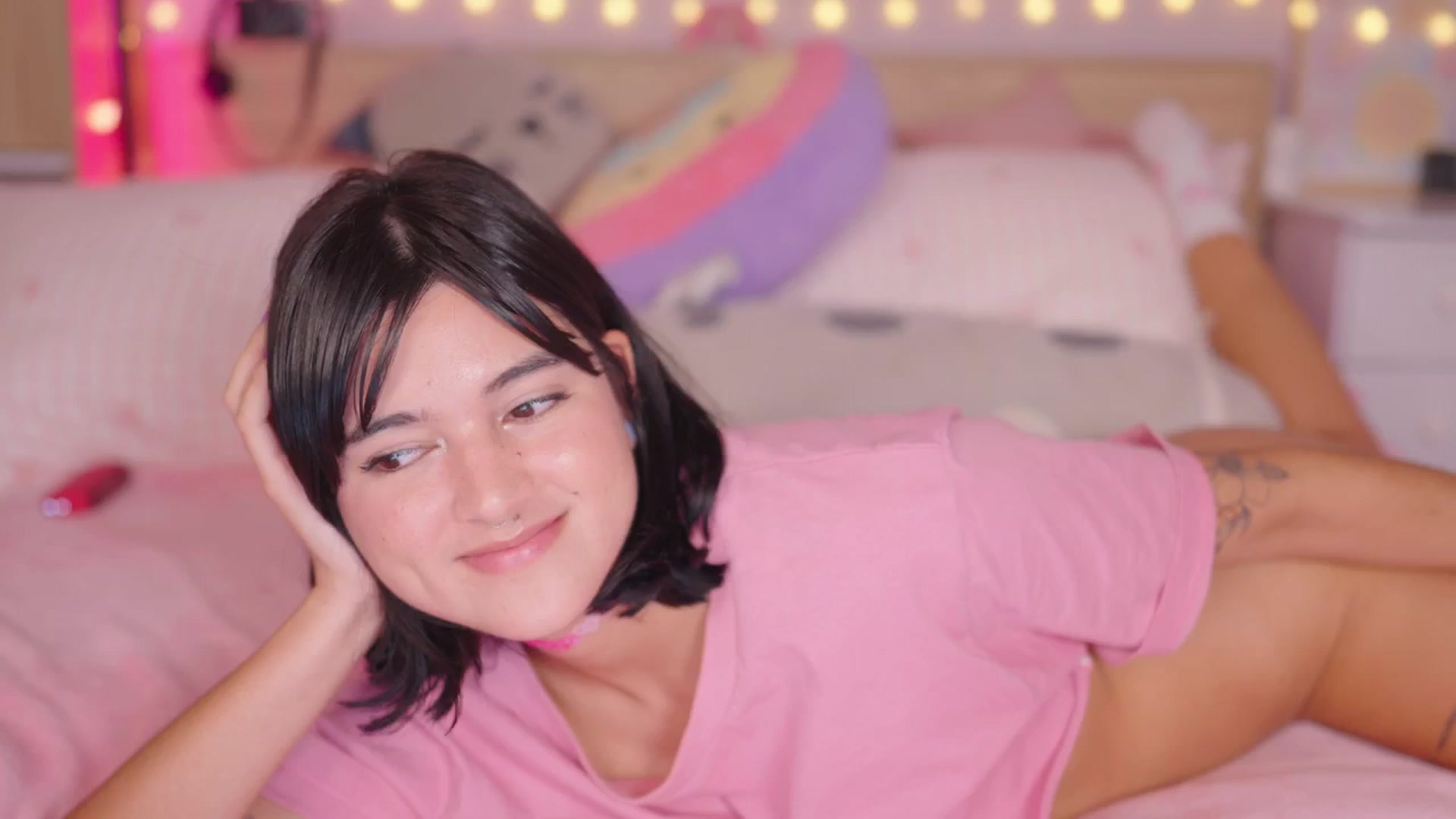 Gallery image thumbnail from kittennmoon's myfreecams stream on, 11/12/2025, 01:47 image 10 of 20