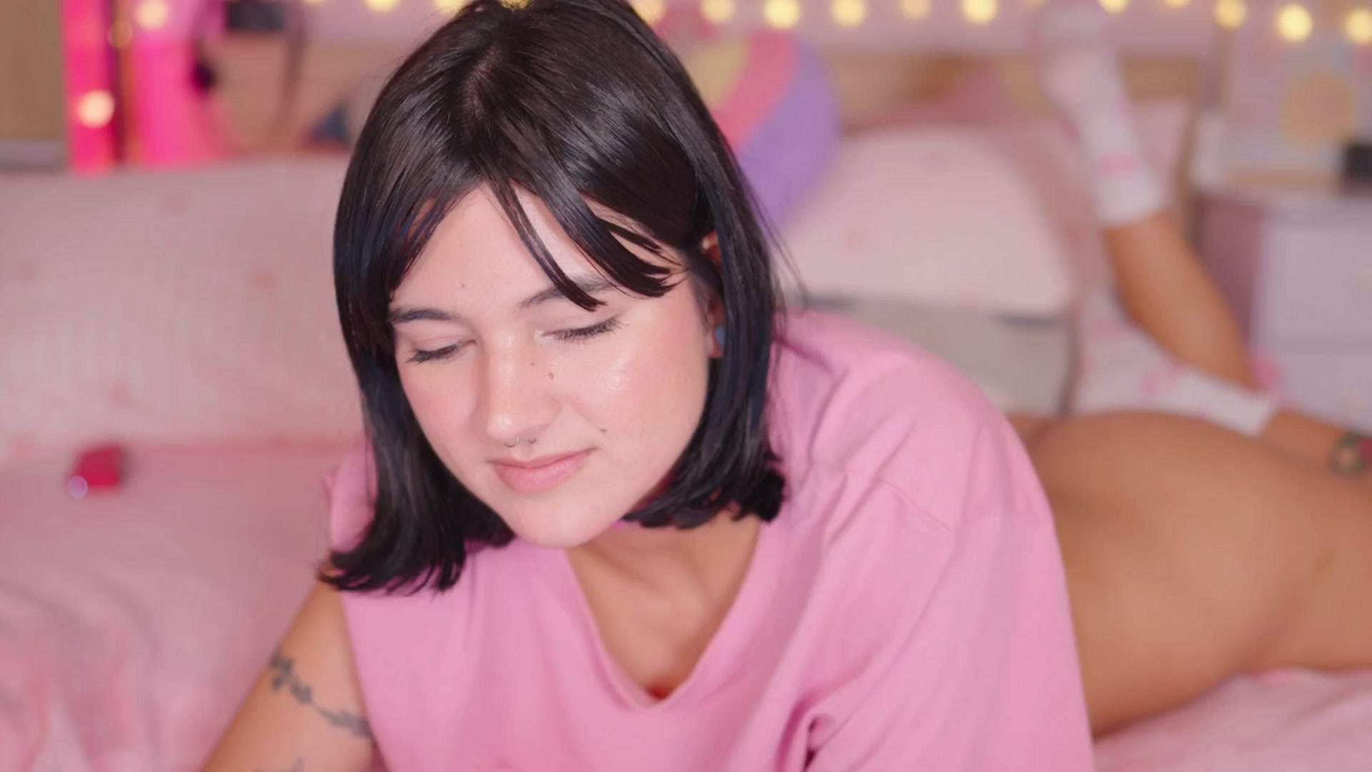 Gallery image thumbnail from kittennmoon's myfreecams stream on, 11/12/2025, 01:47 image 9 of 20