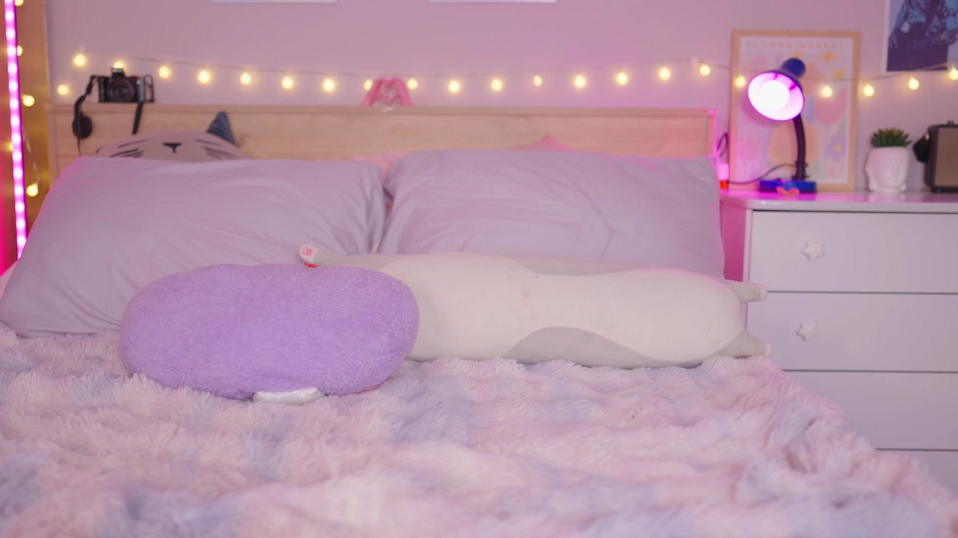 Gallery image thumbnail from kittennmoon's myfreecams stream on, 11/16/2025, 21:57 image 17 of 20