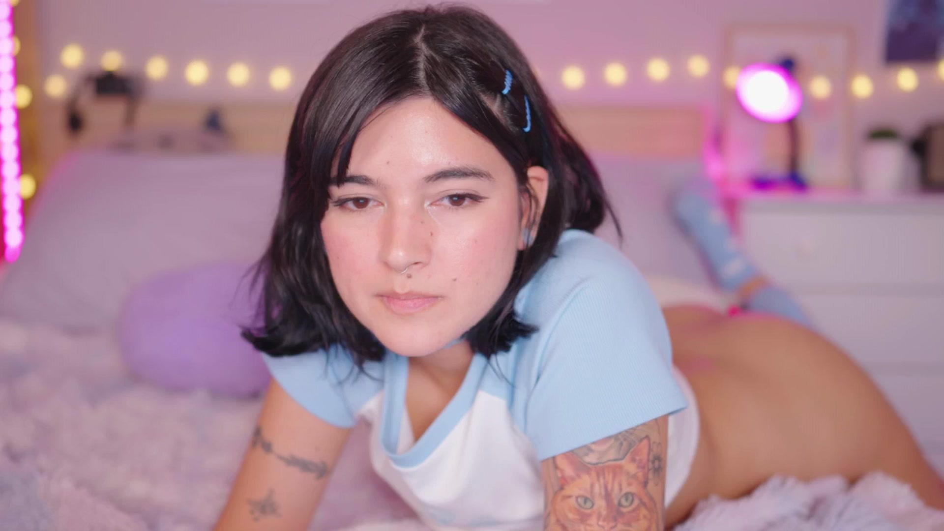 Gallery image thumbnail from kittennmoon's myfreecams stream on, 11/16/2025, 21:57 image 16 of 20