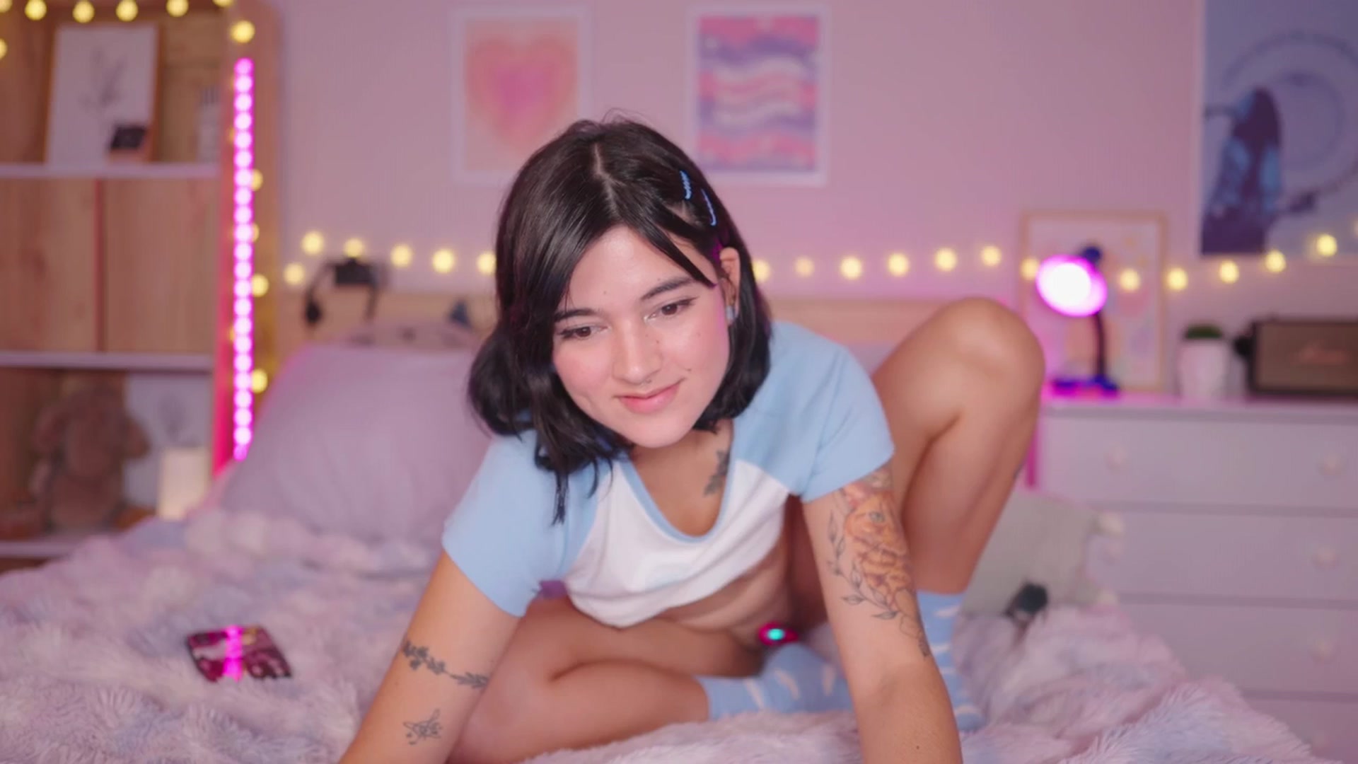 Gallery image thumbnail from kittennmoon's myfreecams stream on, 11/16/2025, 23:39 image 6 of 20