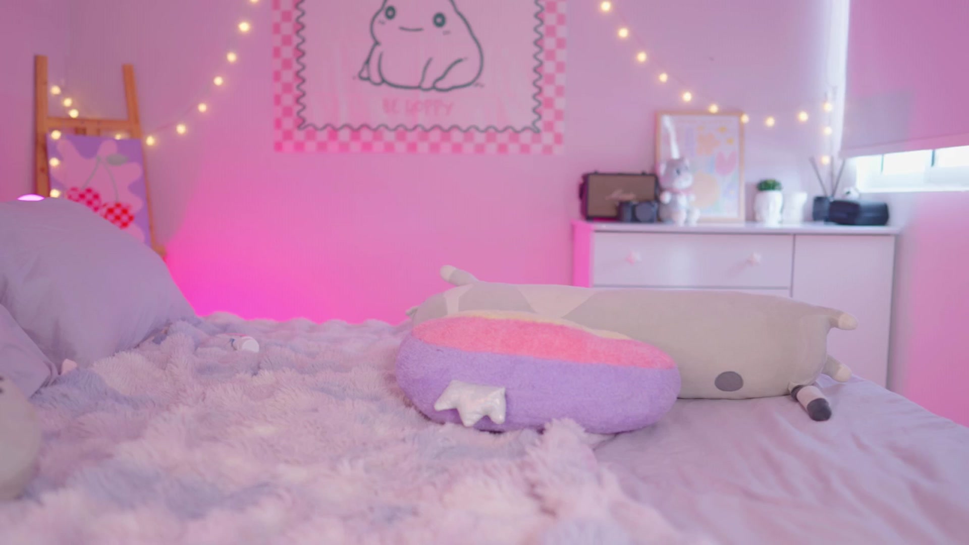 Gallery image thumbnail from kittennmoon's myfreecams stream on, 11/23/2025, 19:09 image 5 of 20