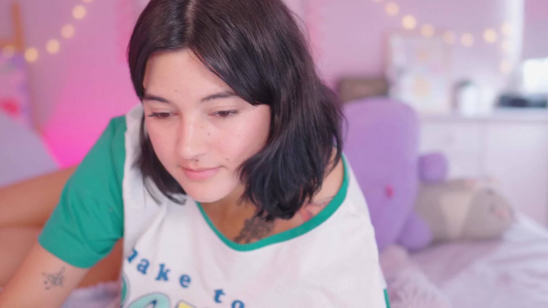 Gallery image thumbnail from kittennmoon's myfreecams stream on, 11/23/2025, 20:05 image 18 of 20