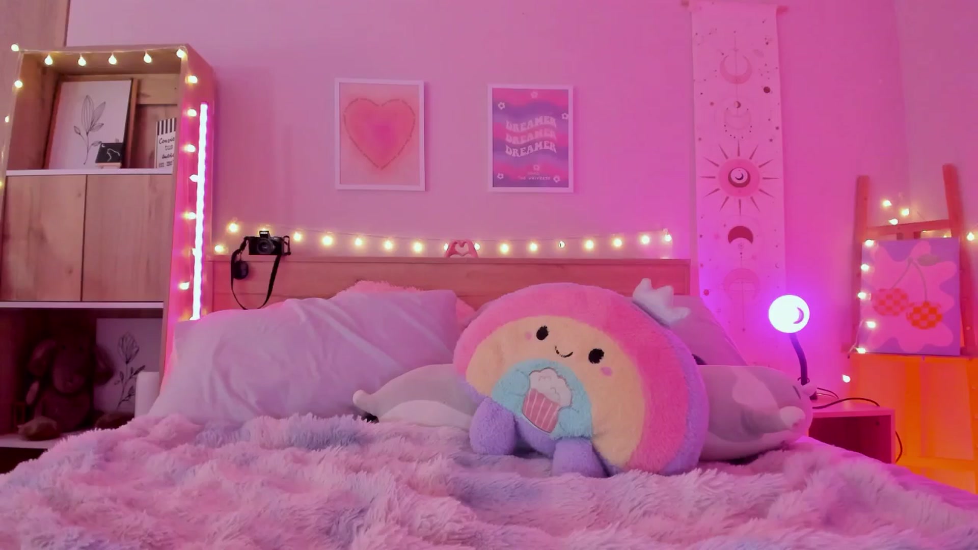 Gallery image thumbnail from kittennmoon's myfreecams stream on, 11/28/2025, 05:32 image 20 of 20
