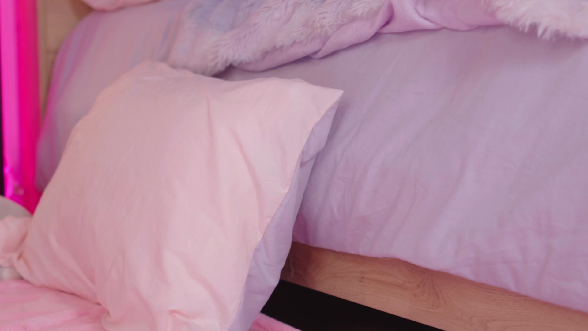 Gallery image thumbnail from kittennmoon's myfreecams stream on, 12/02/2025, 21:05 image 15 of 20