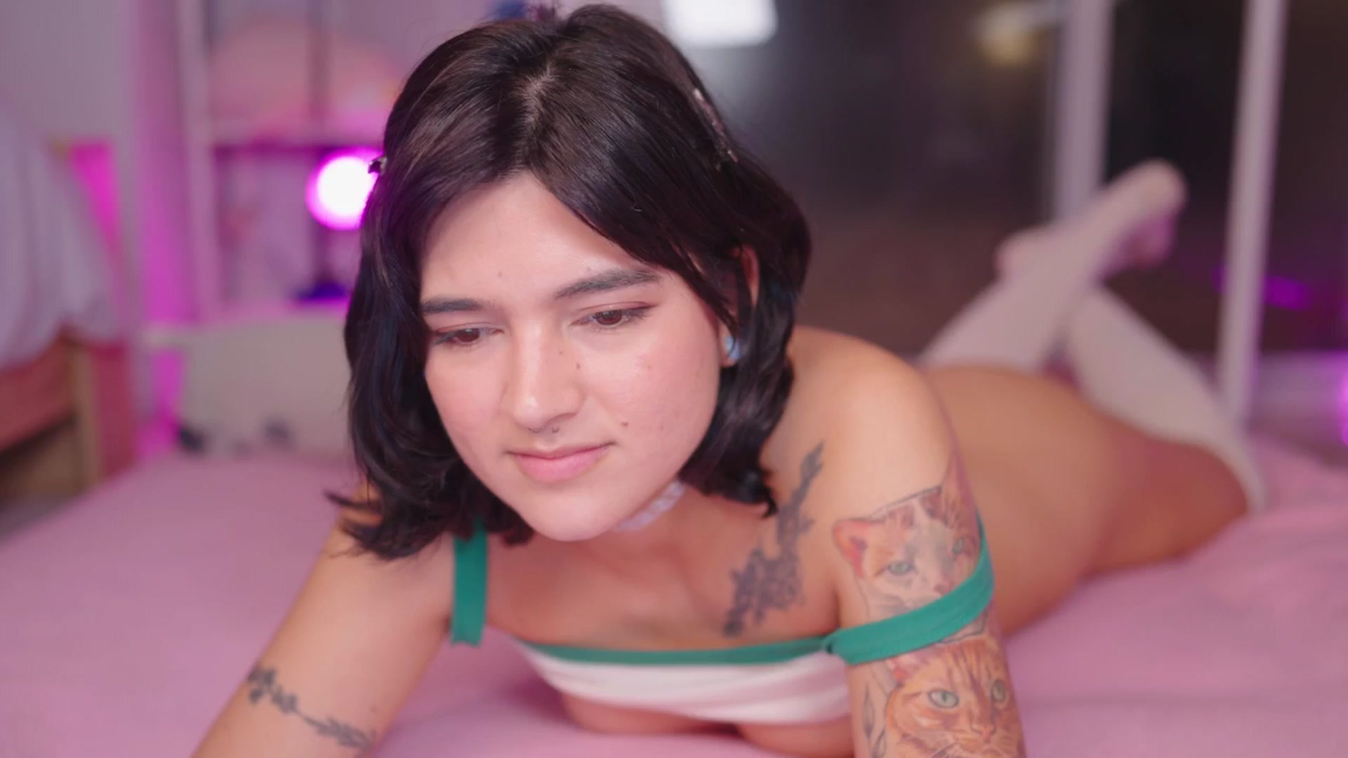 Gallery image thumbnail from kittennmoon's myfreecams stream on, 12/08/2025, 06:12 image 8 of 20