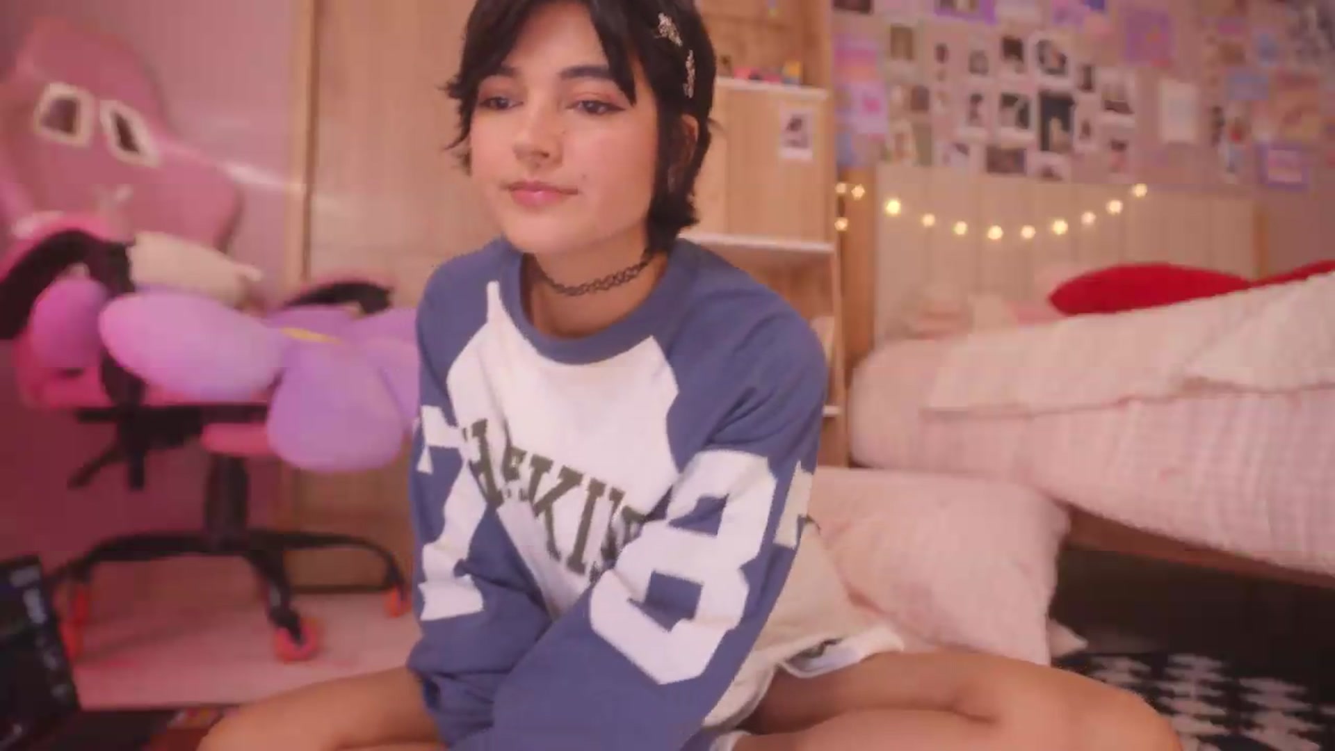 Gallery image thumbnail from kittennmoon's myfreecams stream on, 07/06/2026, 24:09 image 13 of 20