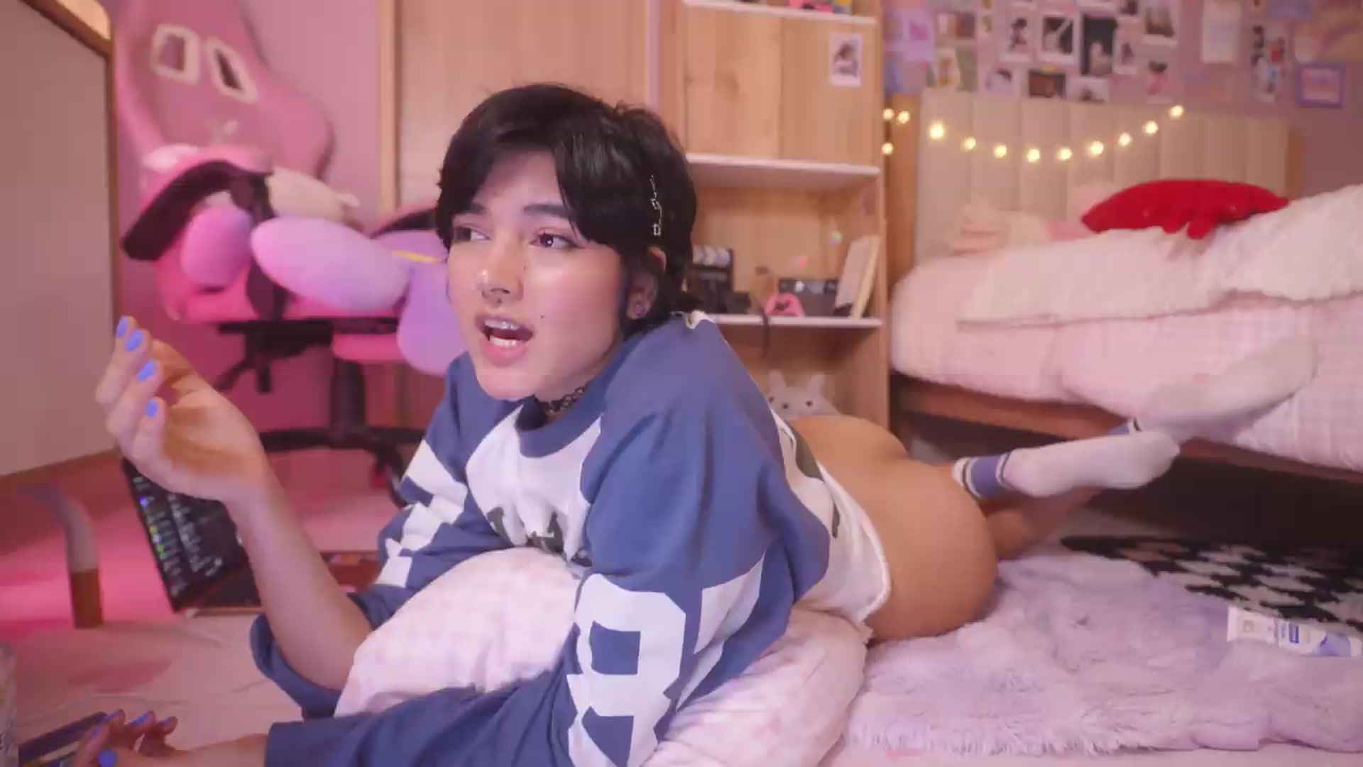 Gallery image thumbnail from kittennmoon's myfreecams stream on, 07/06/2026, 01:12 image 7 of 20