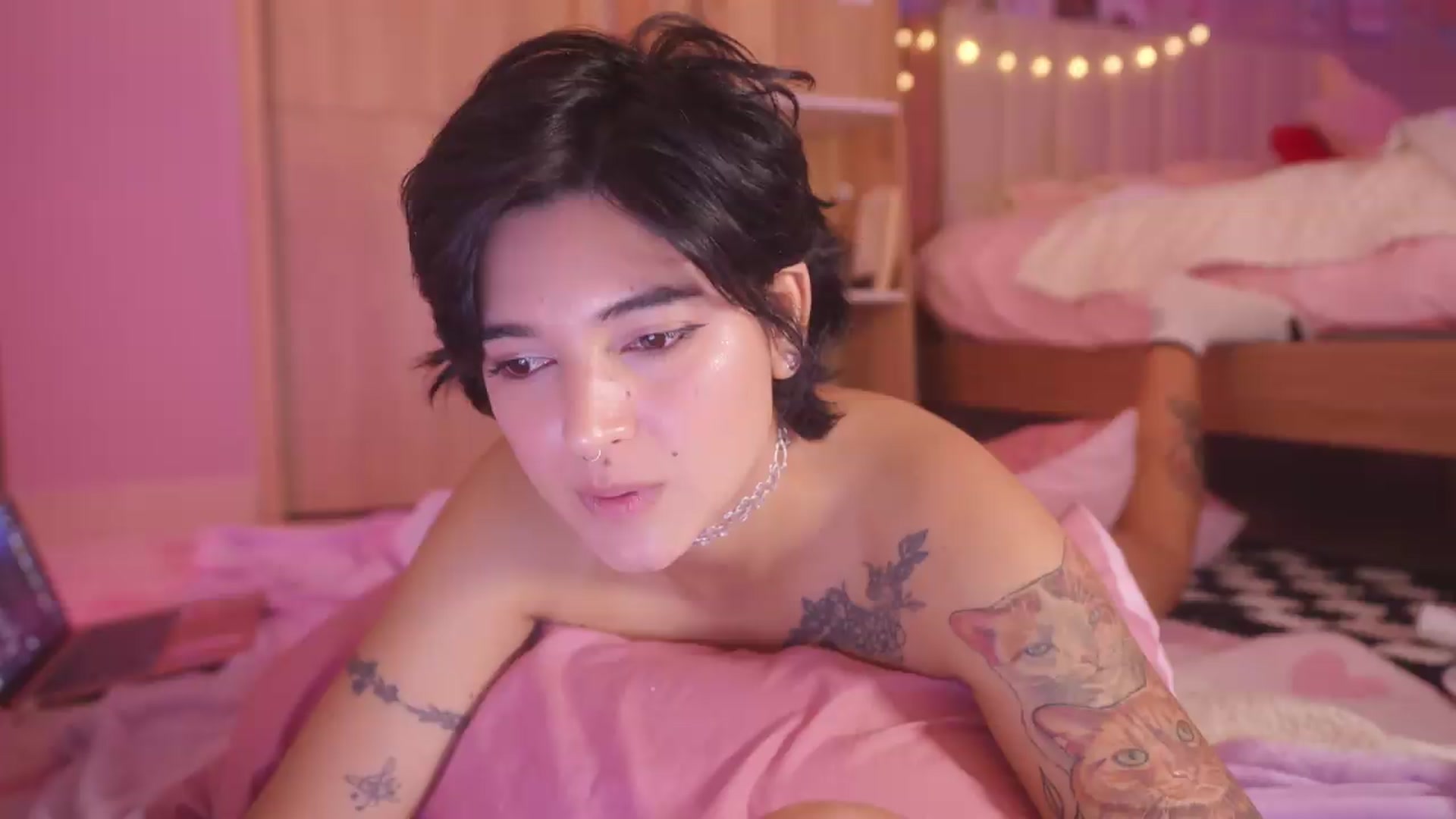 Gallery image thumbnail from kittennmoon's myfreecams stream on, 07/20/2026, 02:43 image 8 of 20