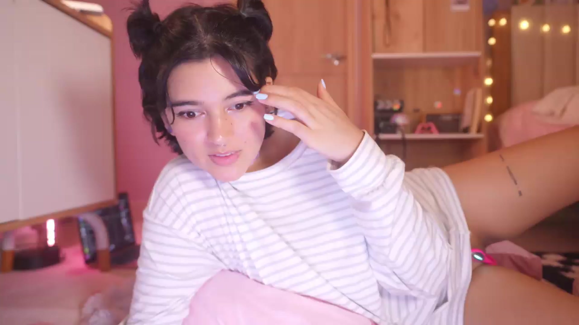 Gallery image thumbnail from kittennmoon's myfreecams stream on, 07/23/2026, 04:29 image 10 of 20