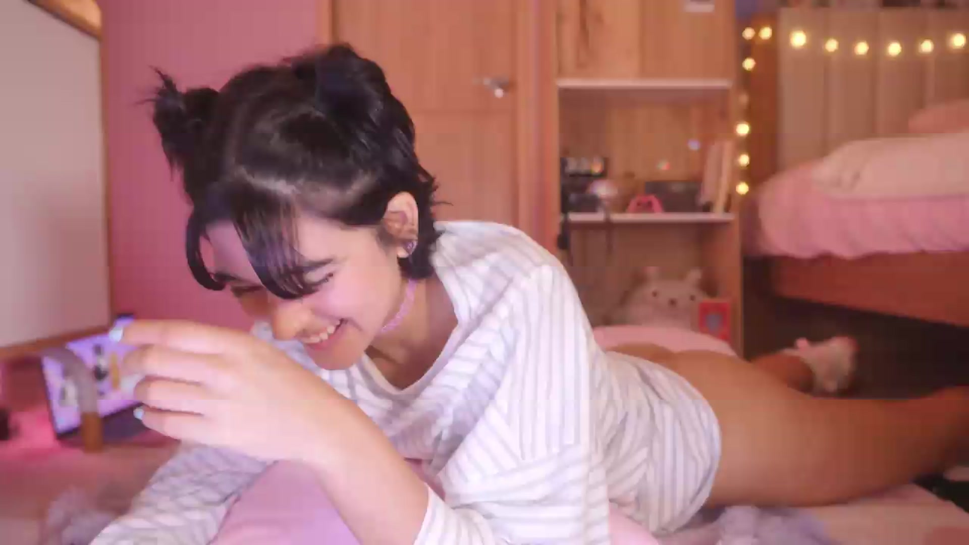 Gallery image thumbnail from kittennmoon's myfreecams stream on, 07/23/2026, 04:29 image 15 of 20